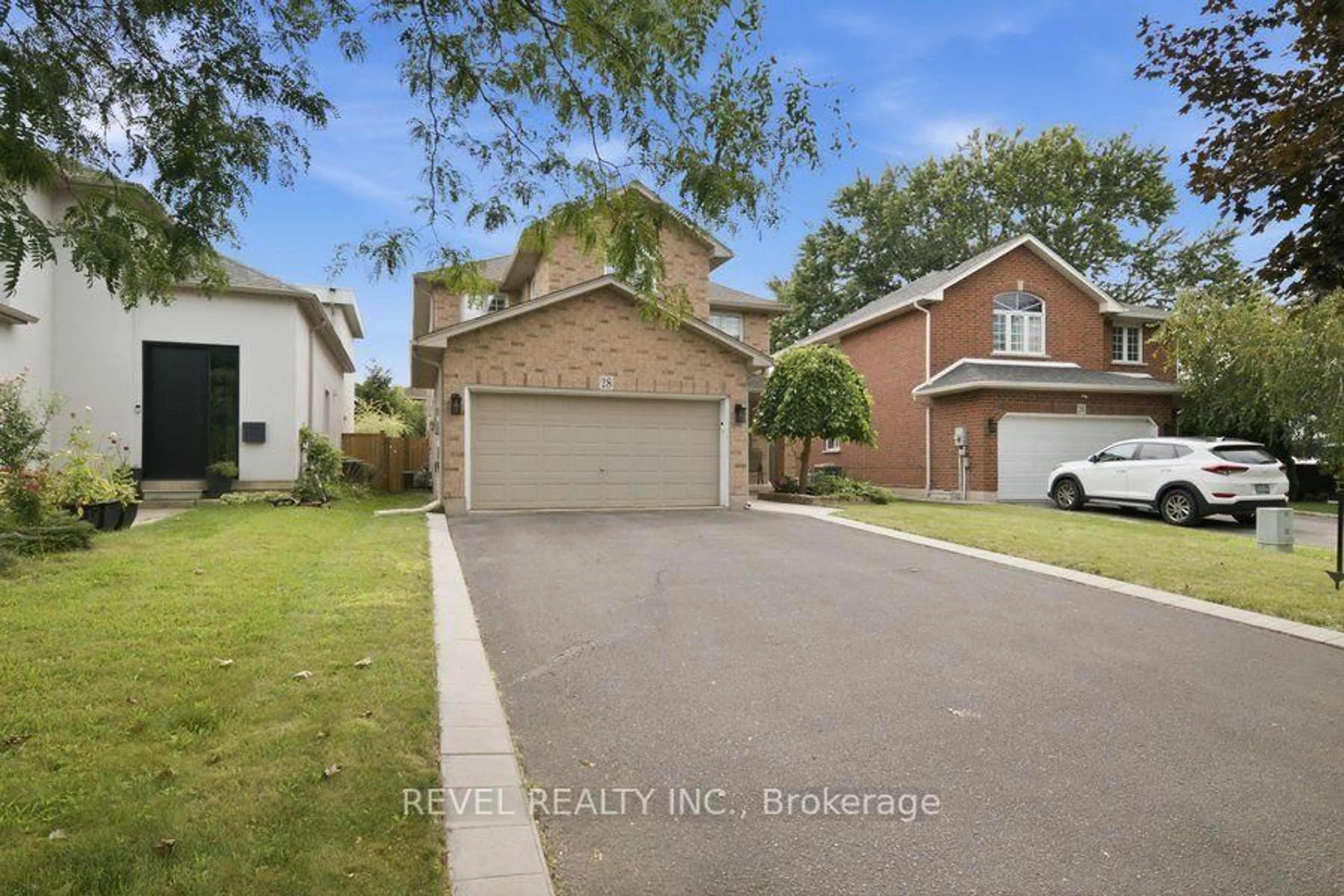 A pic from outside/outdoor area/front of a property/back of a property/a pic from drone, street for 28 Lake St, Grimsby Ontario L3M 2G7