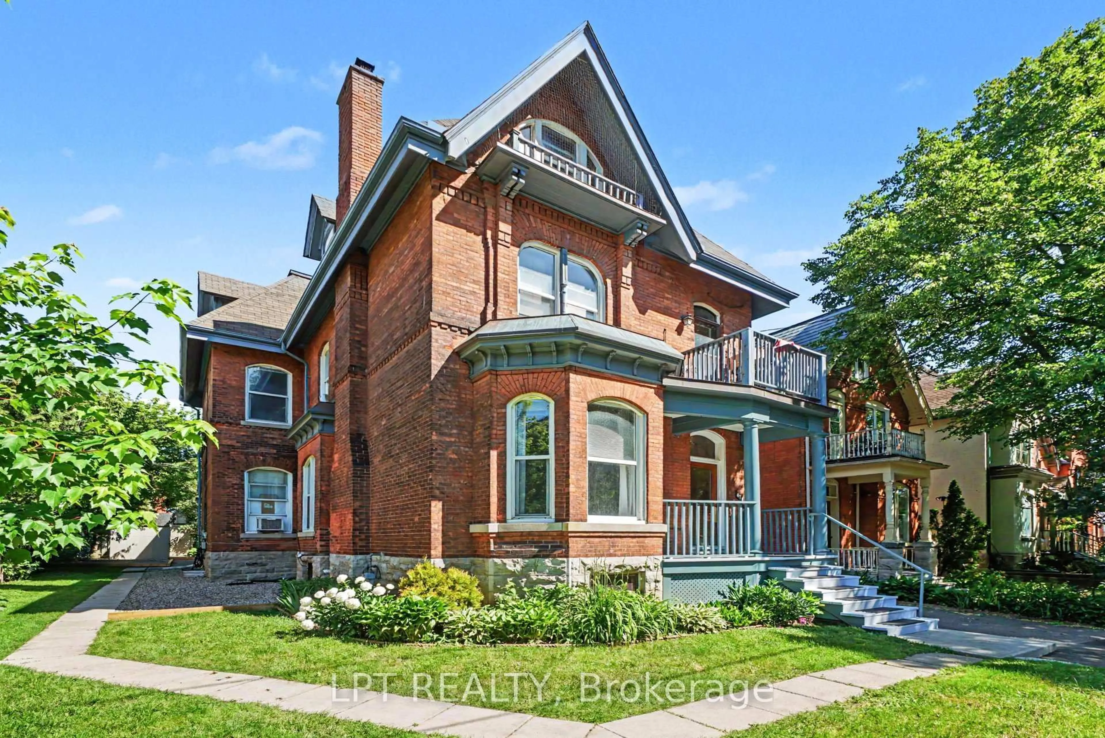 Home with brick exterior material, building for 475 MacLaren St, Ottawa Ontario K1R 5K5