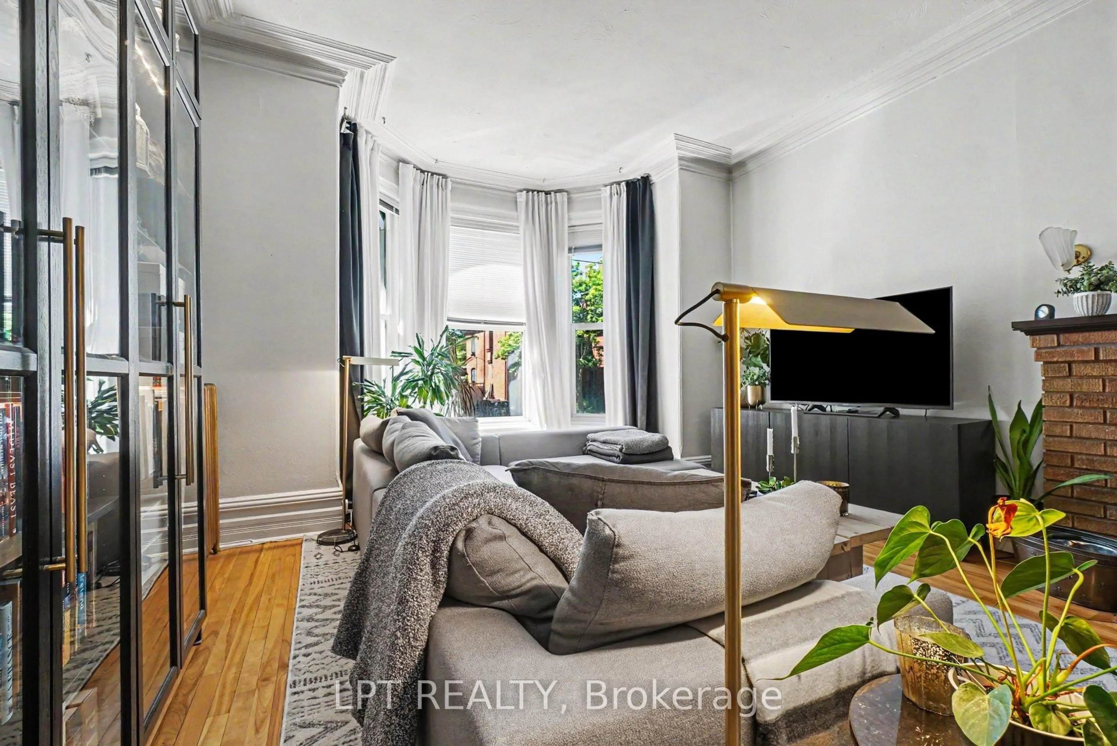Living room with furniture, unknown for 475 MacLaren St, Ottawa Ontario K1R 5K5