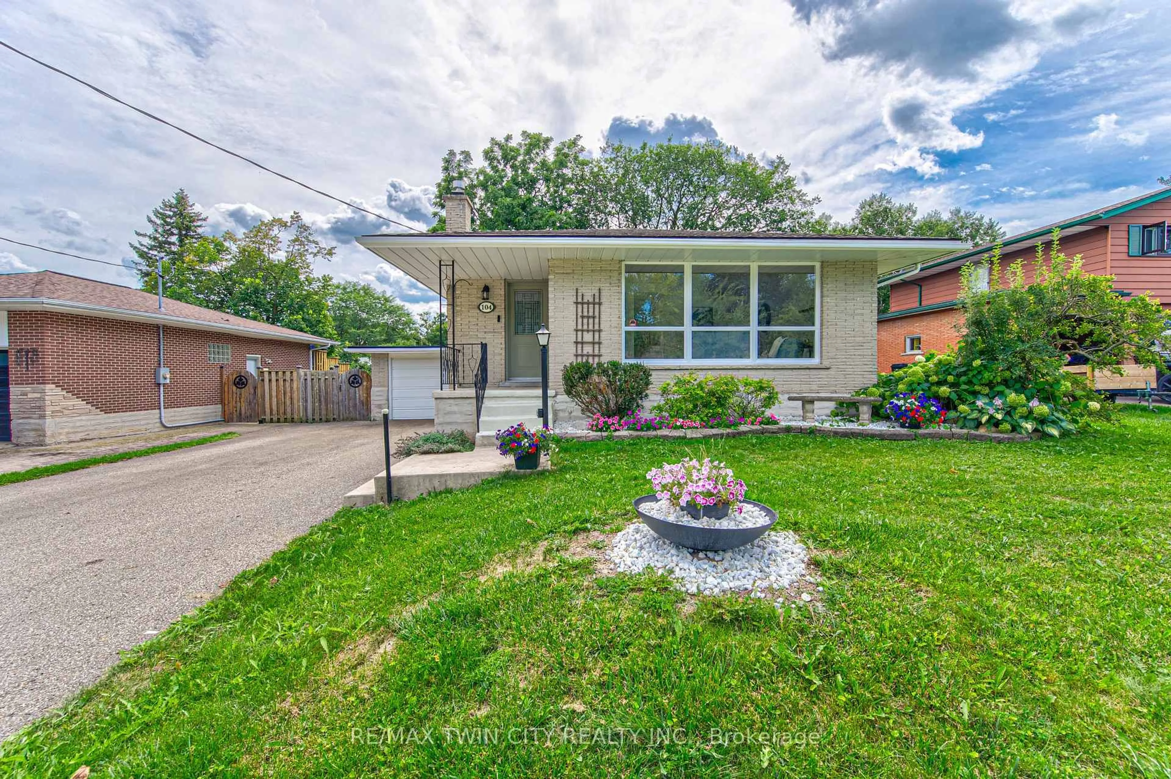 Unknown for 104 Springbank Cres, Waterloo Ontario N2M 4P7