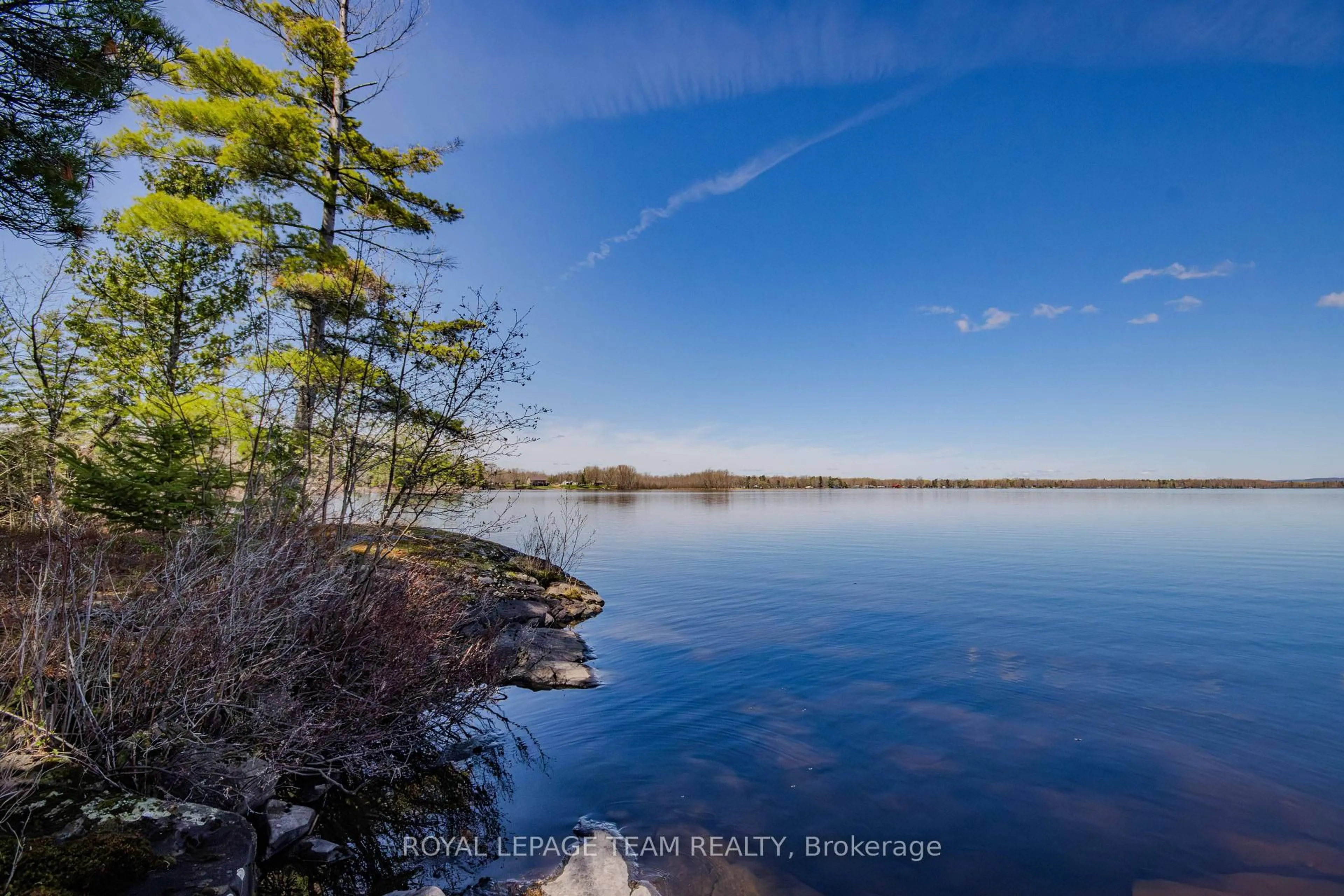 Blurry image for 204B Hawkins Dr, Killaloe Ontario K0J 2A0