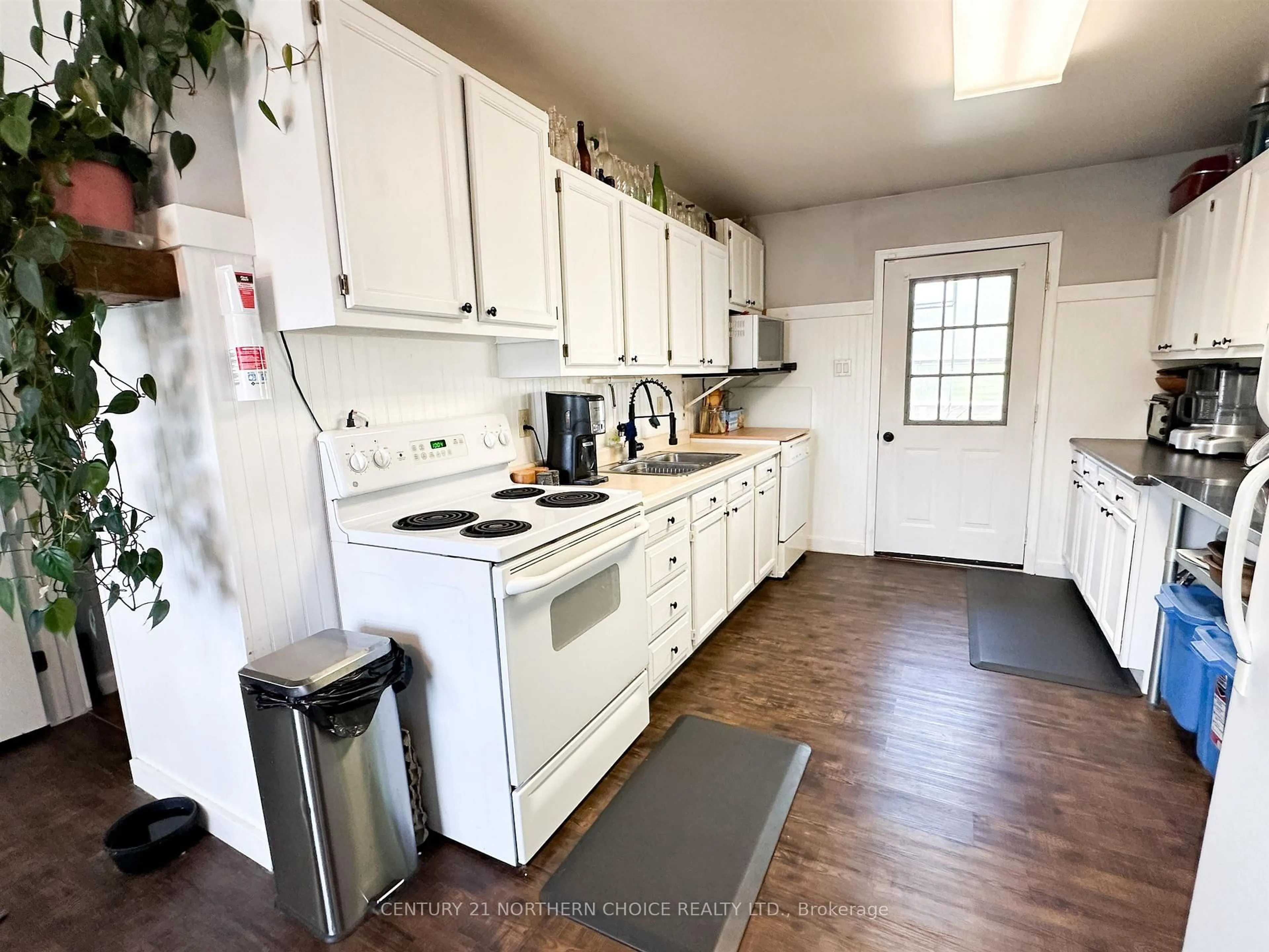 Standard kitchen, unknown for 1261 Highway 105, Ear Falls Ontario P0V 1T0