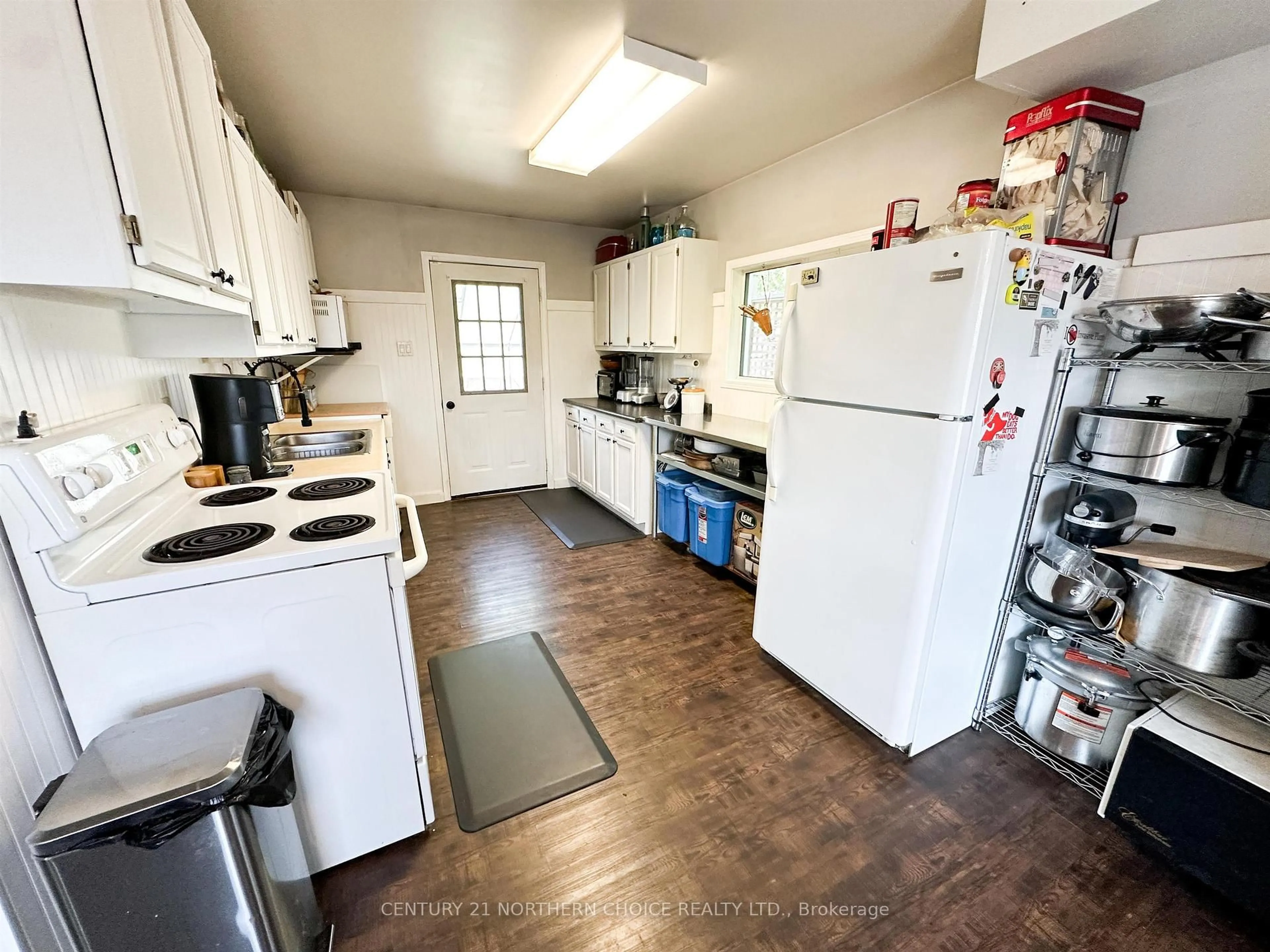 Standard kitchen, unknown for 1261 Highway 105, Ear Falls Ontario P0V 1T0
