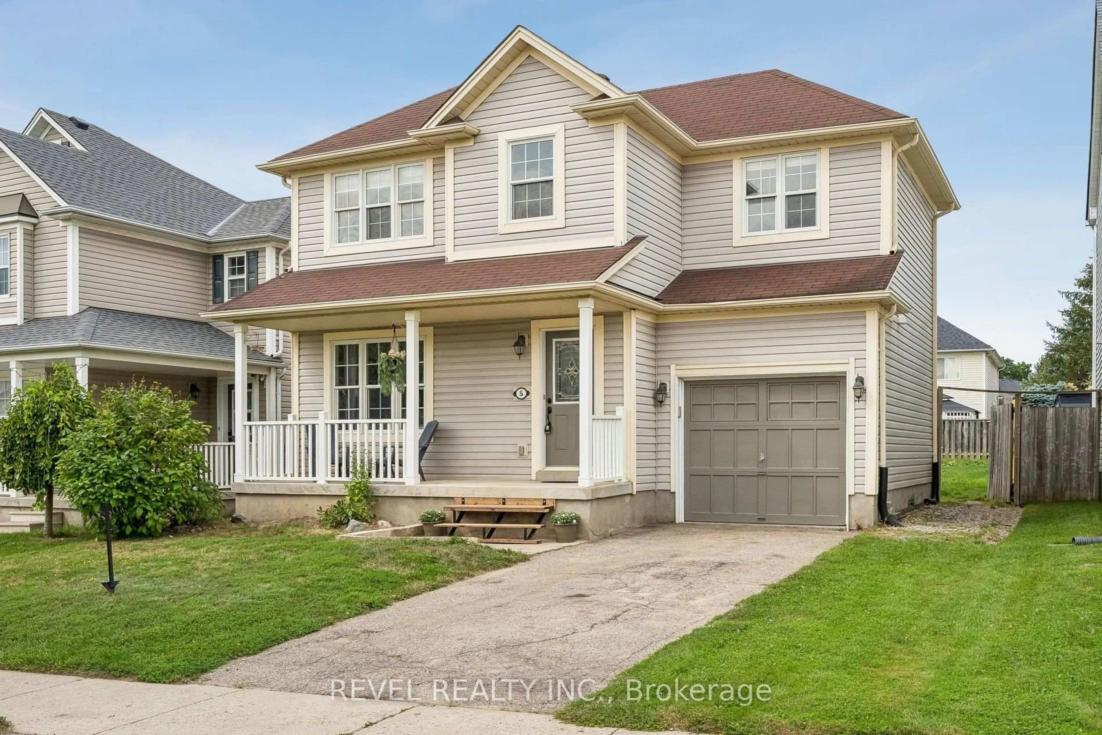 Home with vinyl exterior material, street for 5 Jones Lane, Brantford Ontario N3T 0A7