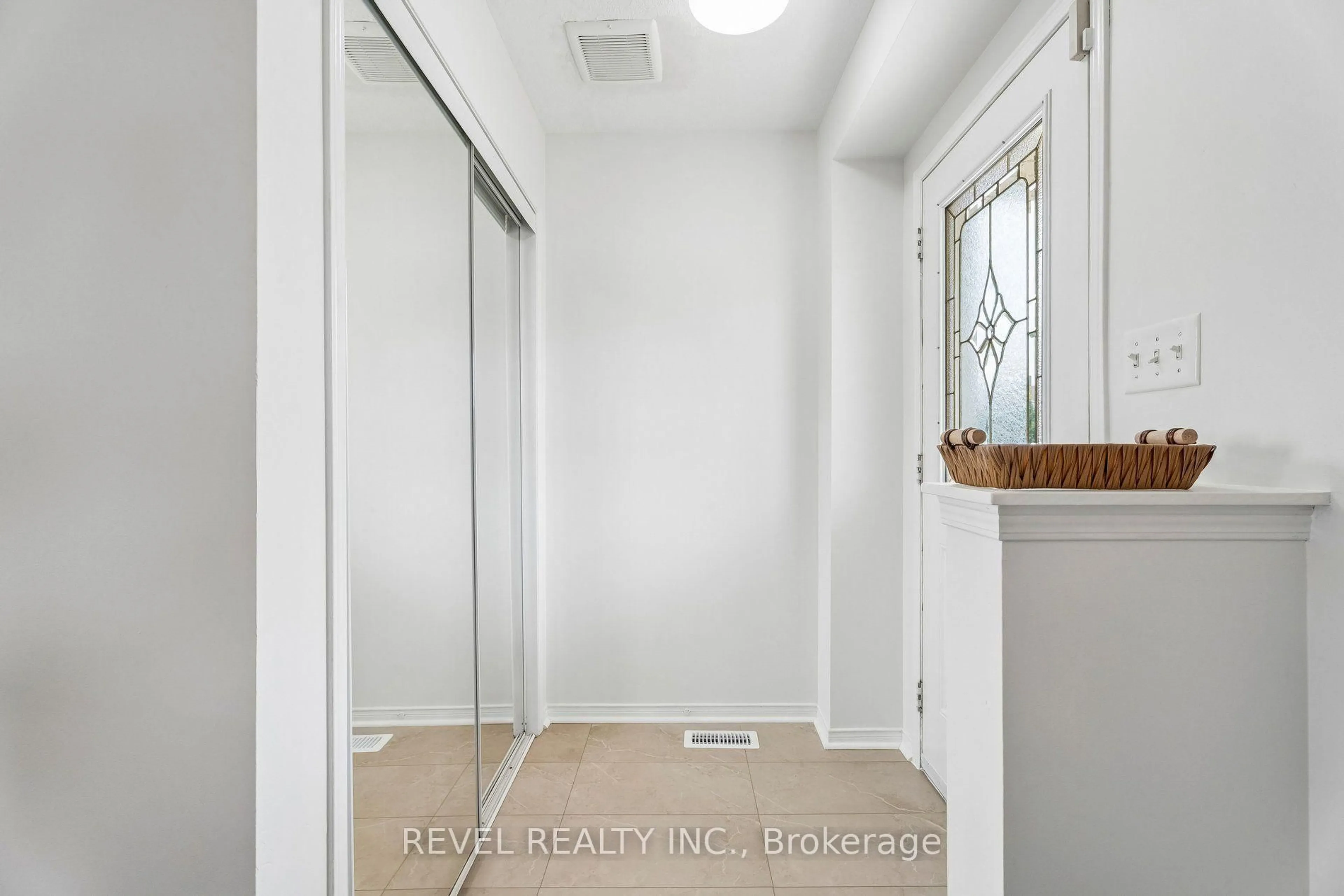 Indoor entryway for 5 Jones Lane, Brantford Ontario N3T 0A7
