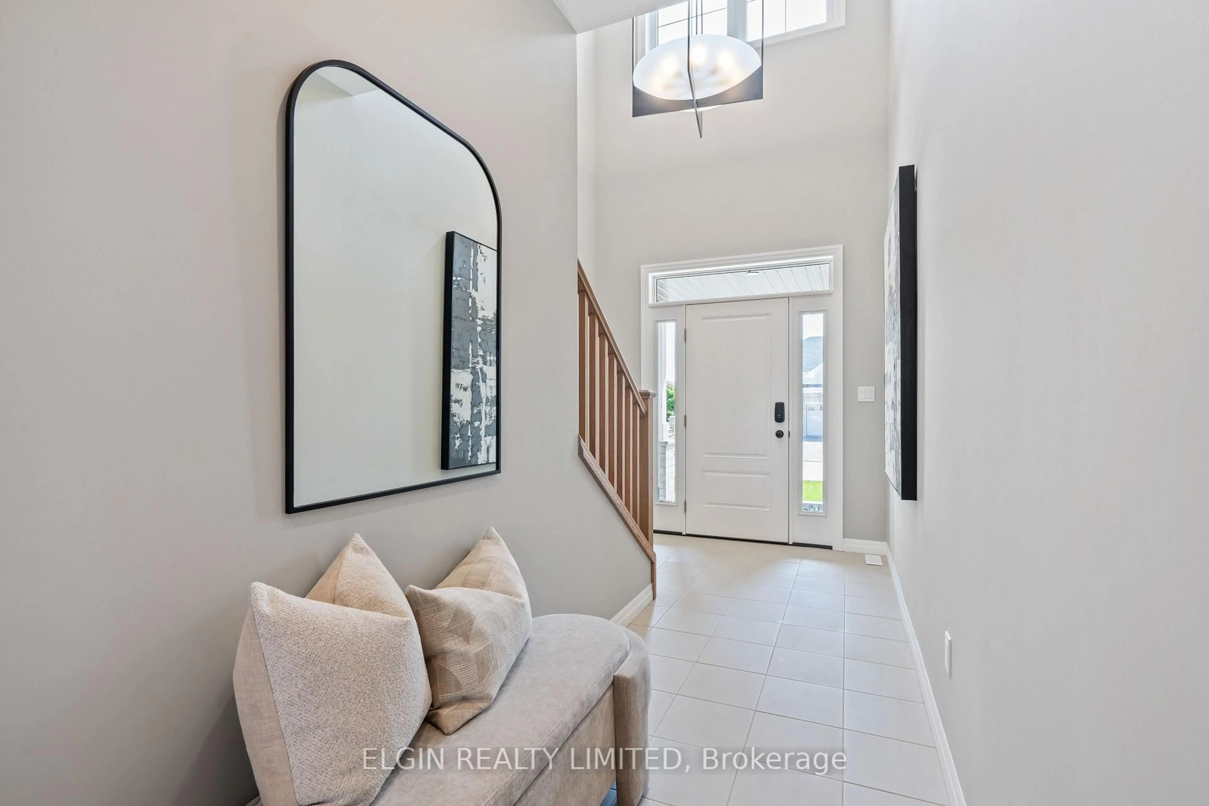 Indoor entryway for 3 Hemlock Cres, Aylmer Ontario N5H 0B9