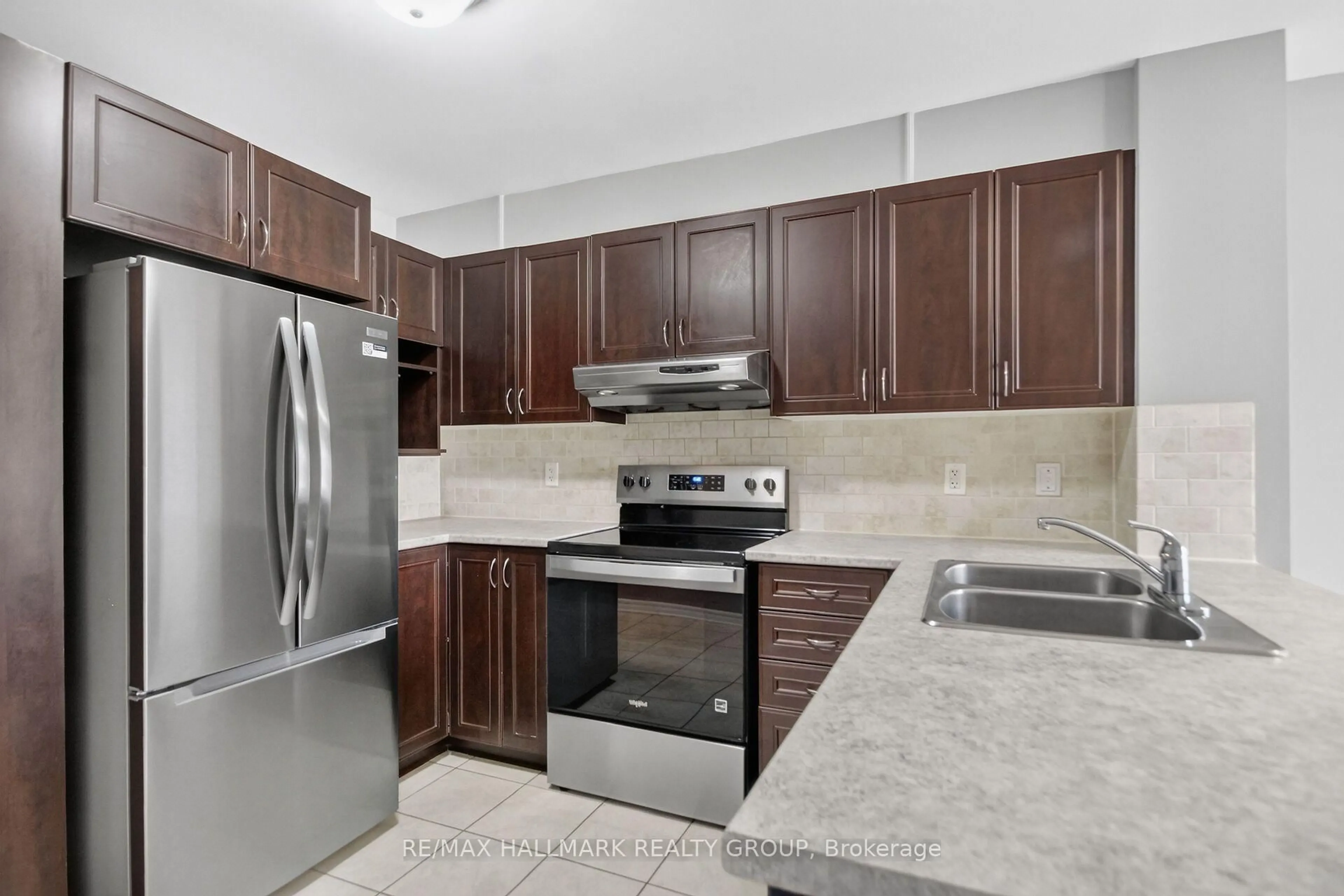Standard kitchen, ceramic/tile floor for 580A Chapman Mills Dr, Ottawa Ontario K2J 3V2