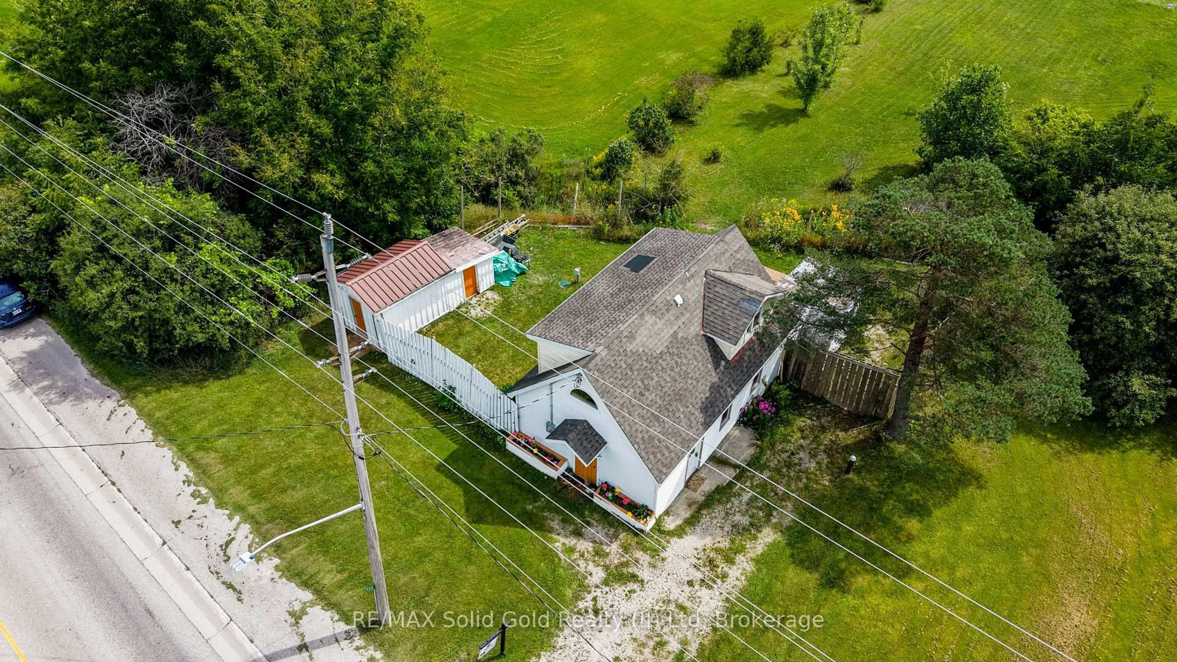 A pic from outside/outdoor area/front of a property/back of a property/a pic from drone, unknown for 1242 Bruce Road 1 Rd, Huron-Kinloss Ontario N2W 3K4