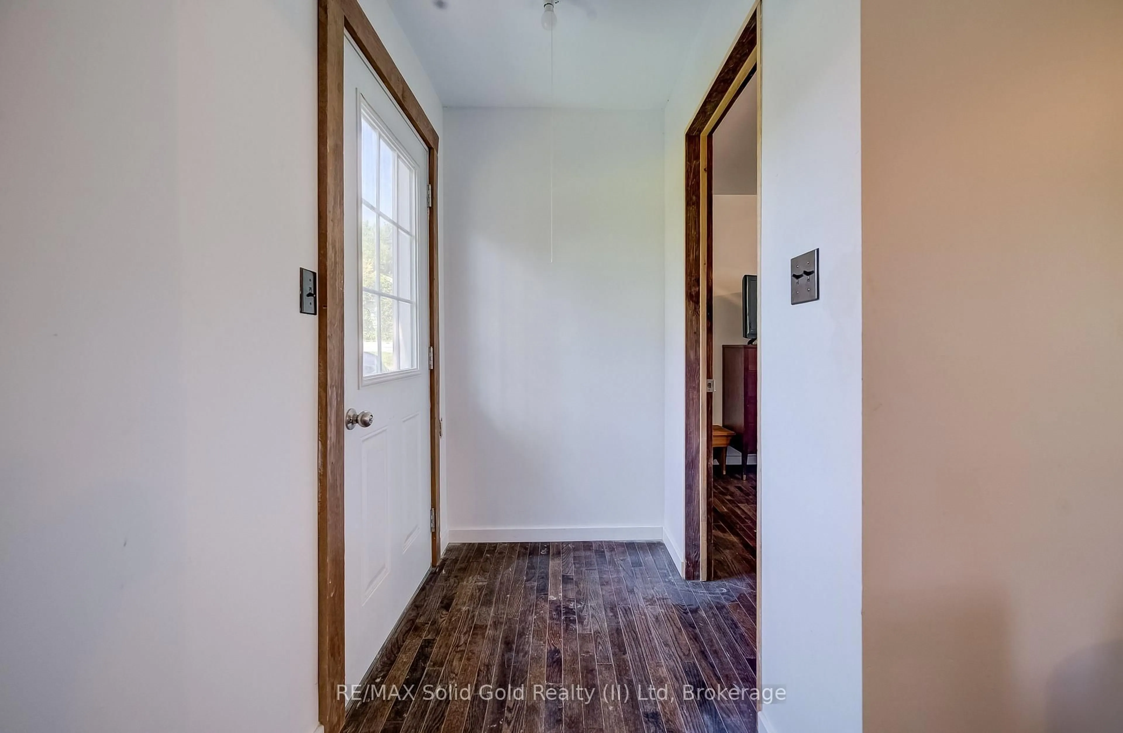 Indoor entryway for 1242 Bruce Road 1 Rd, Huron-Kinloss Ontario N2W 3K4