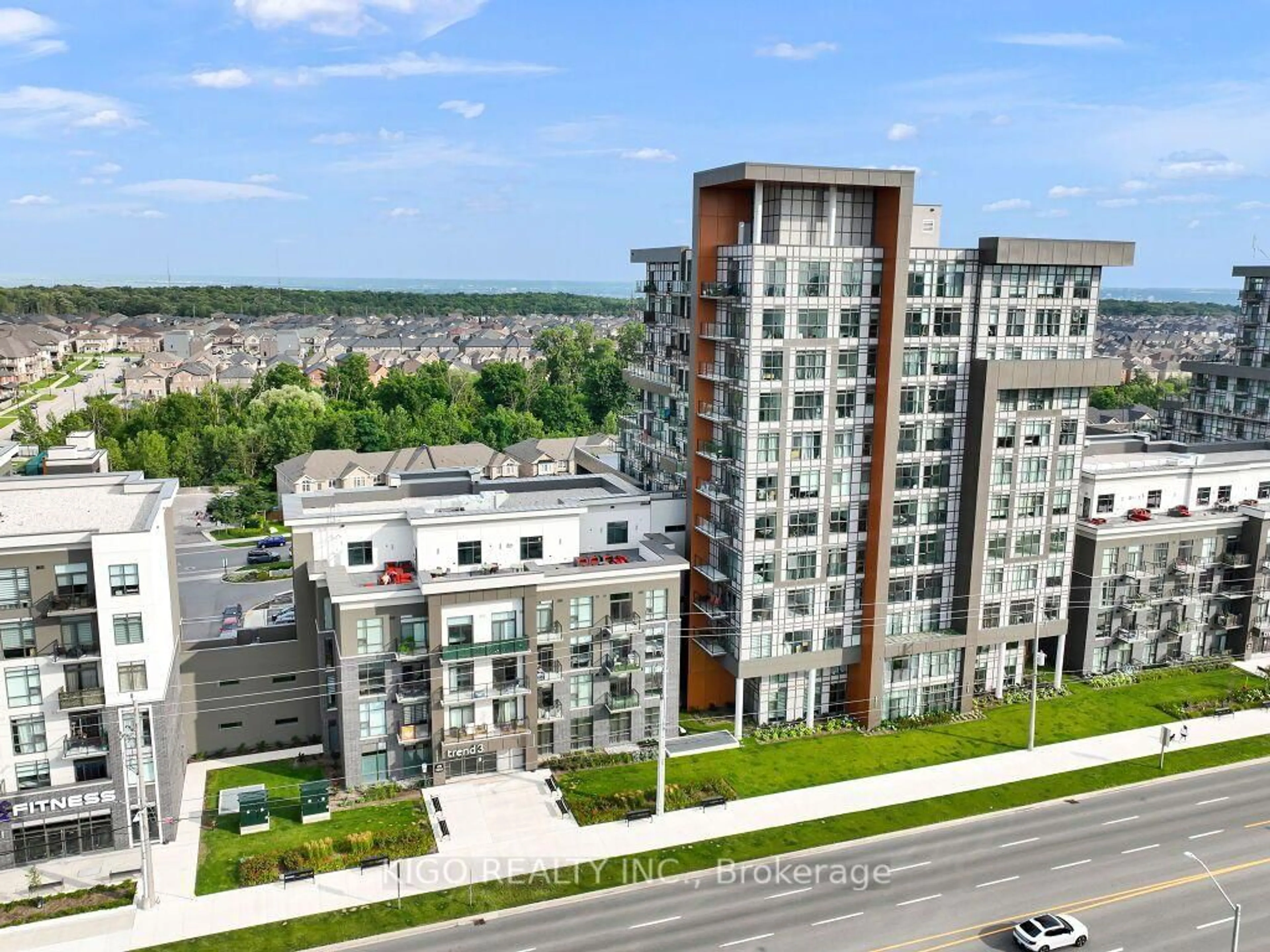 A pic from outside/outdoor area/front of a property/back of a property/a pic from drone, city buildings view from balcony for 470 Dundas St #812, Hamilton Ontario L8B 1Z2