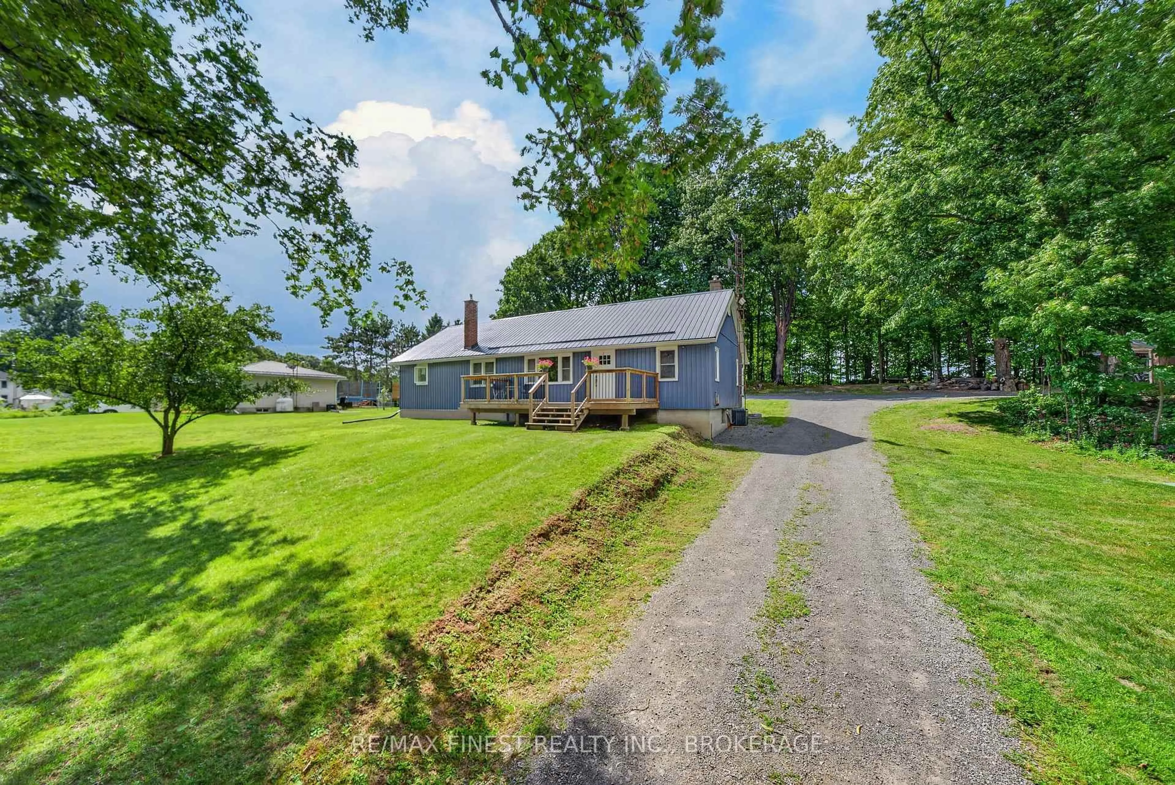 A pic from outside/outdoor area/front of a property/back of a property/a pic from drone, unknown for 6213 Perth Rd, Perth Road Ontario K0H 2L0