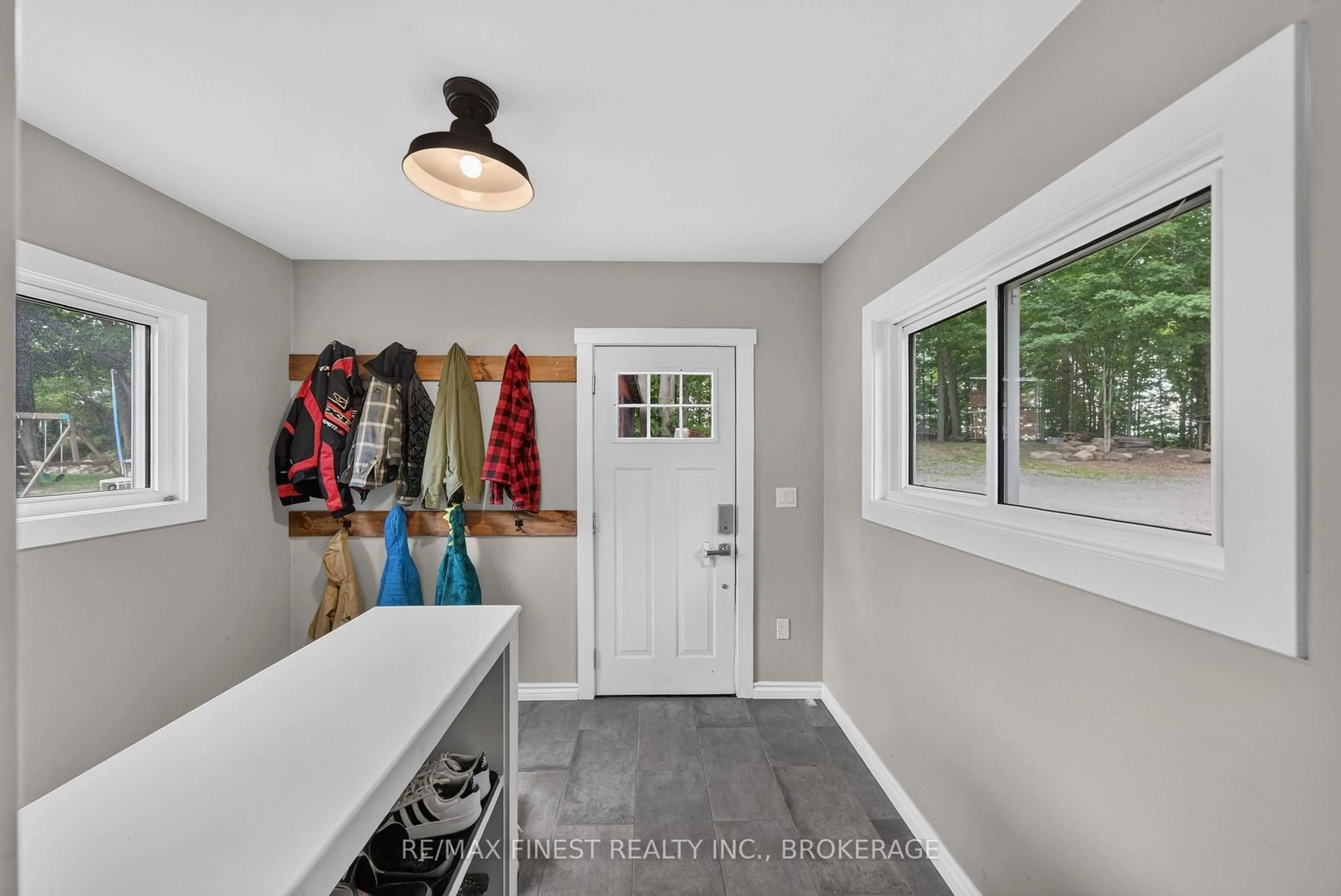 Indoor entryway for 6213 Perth Rd, Perth Road Ontario K0H 2L0