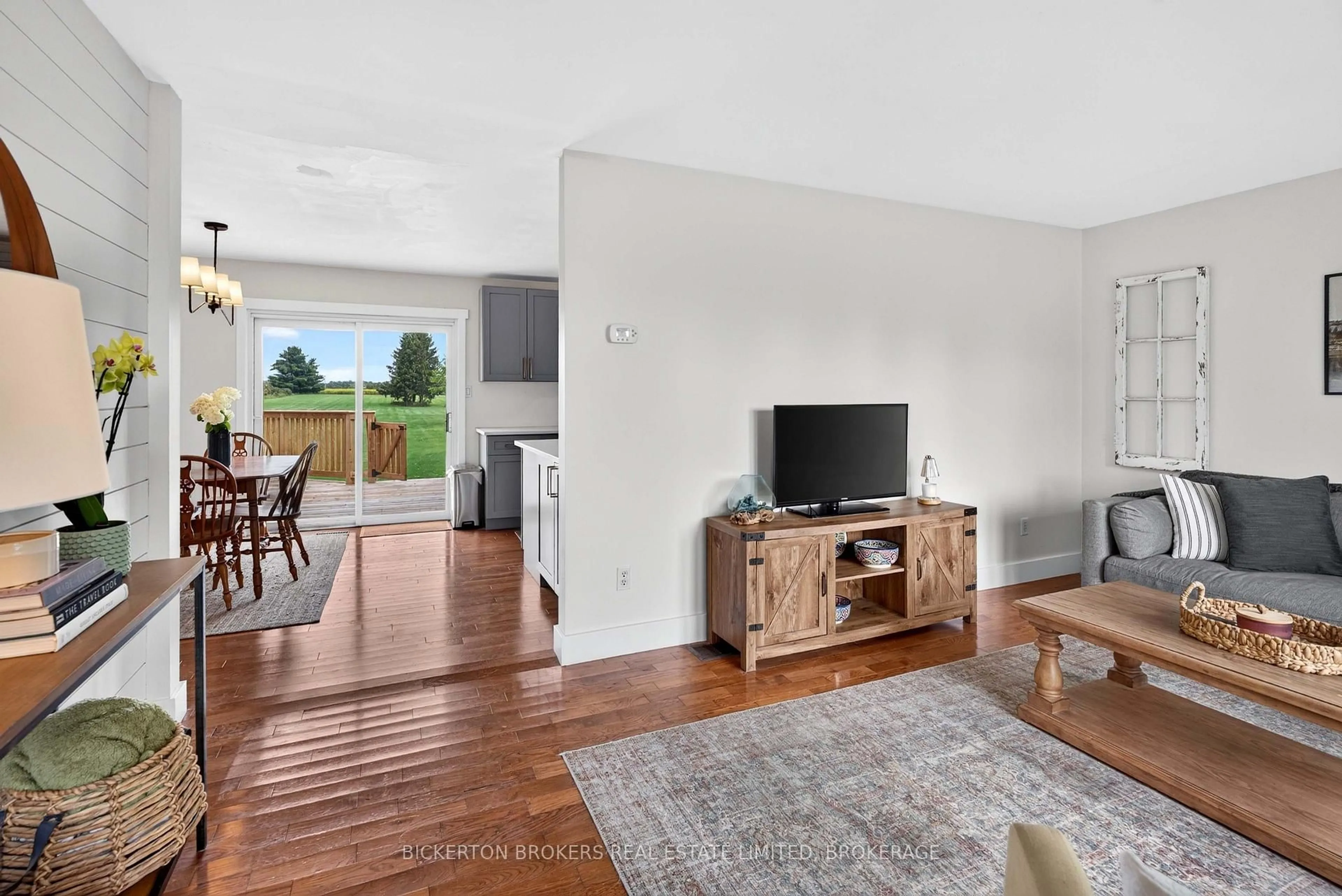 Living room with furniture, unknown for 62 Haig Rd, Front of Leeds & Seeleys Bay Ontario K7G 2V4