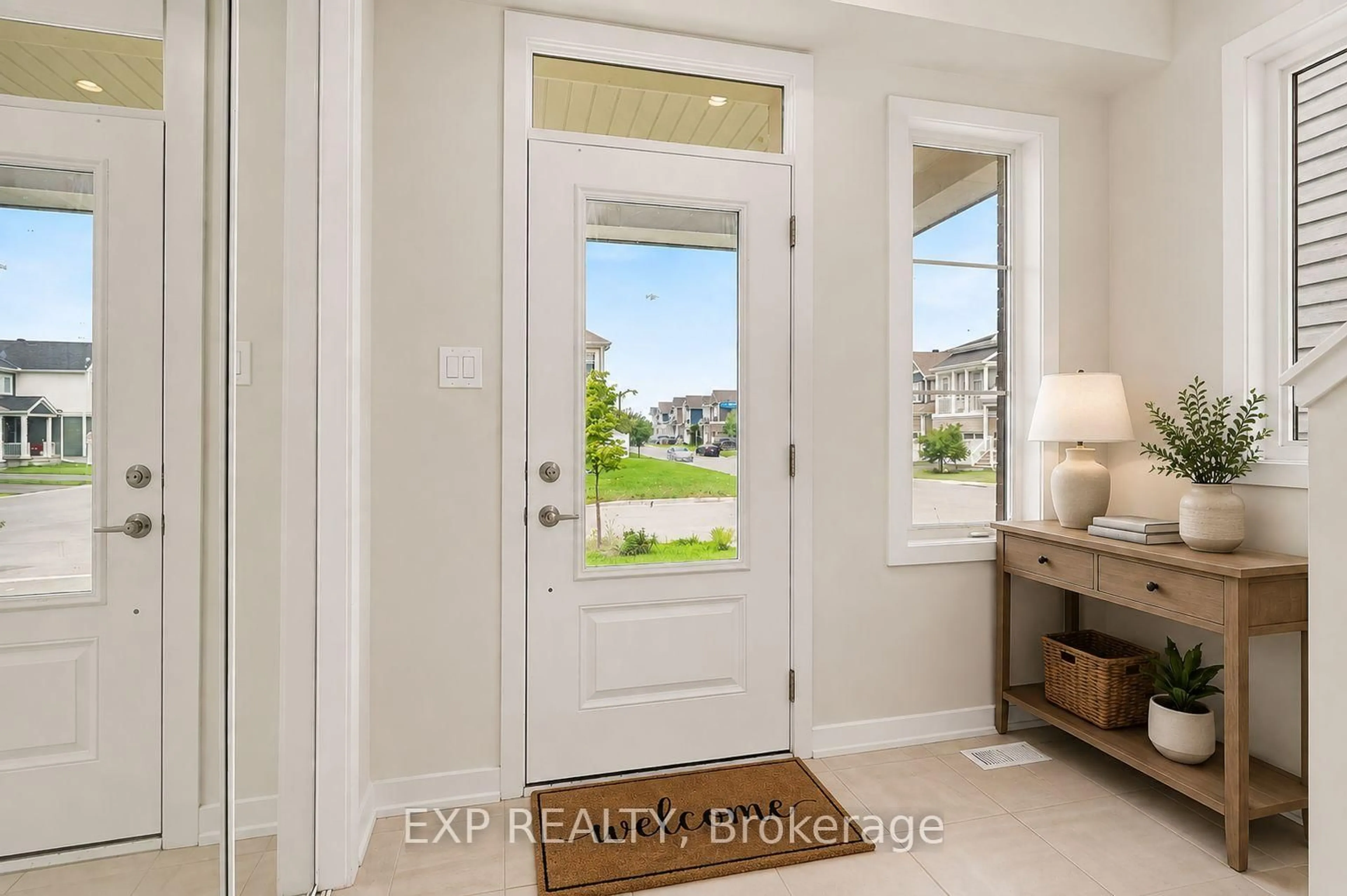 Indoor entryway for 64 Hackamore Cres, Richmond Ontario K0A 2Z0