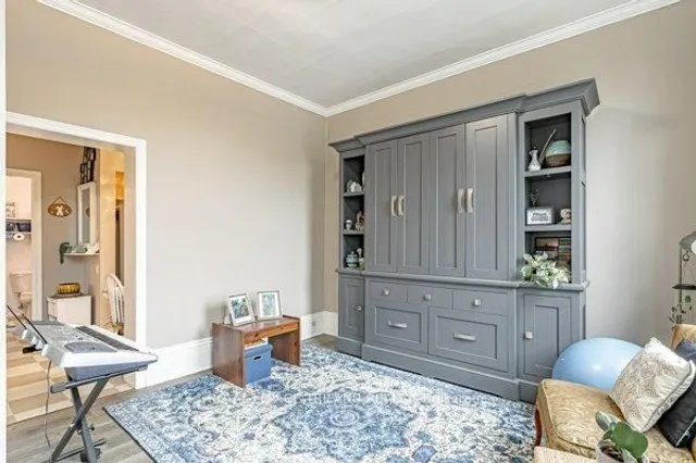 848 Dundas St, London East 4