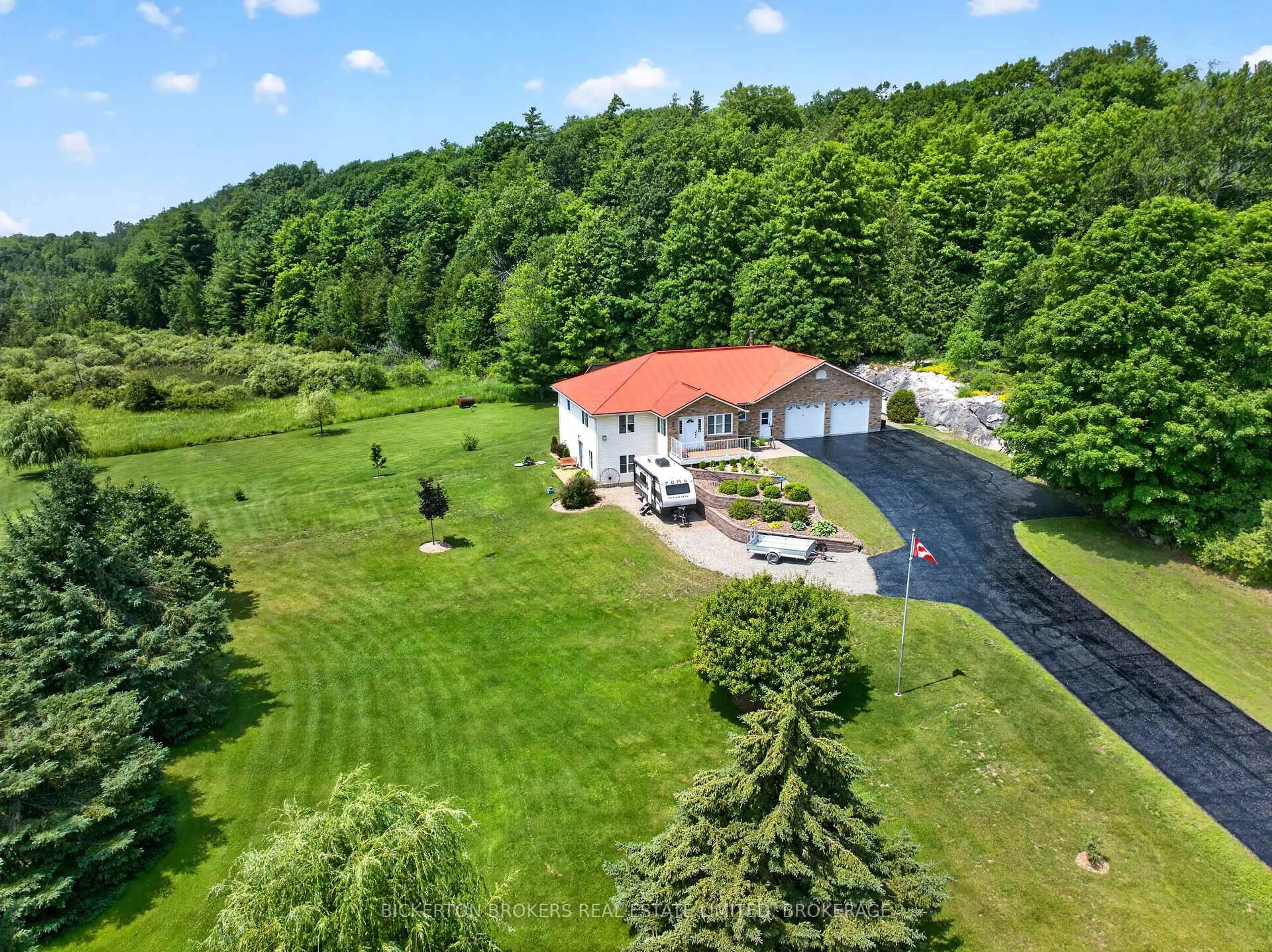 A pic from outside/outdoor area/front of a property/back of a property/a pic from drone, unknown for 224 Big Hill Rd, Leeds and the Thousand Islands Ontario K0H 2N0