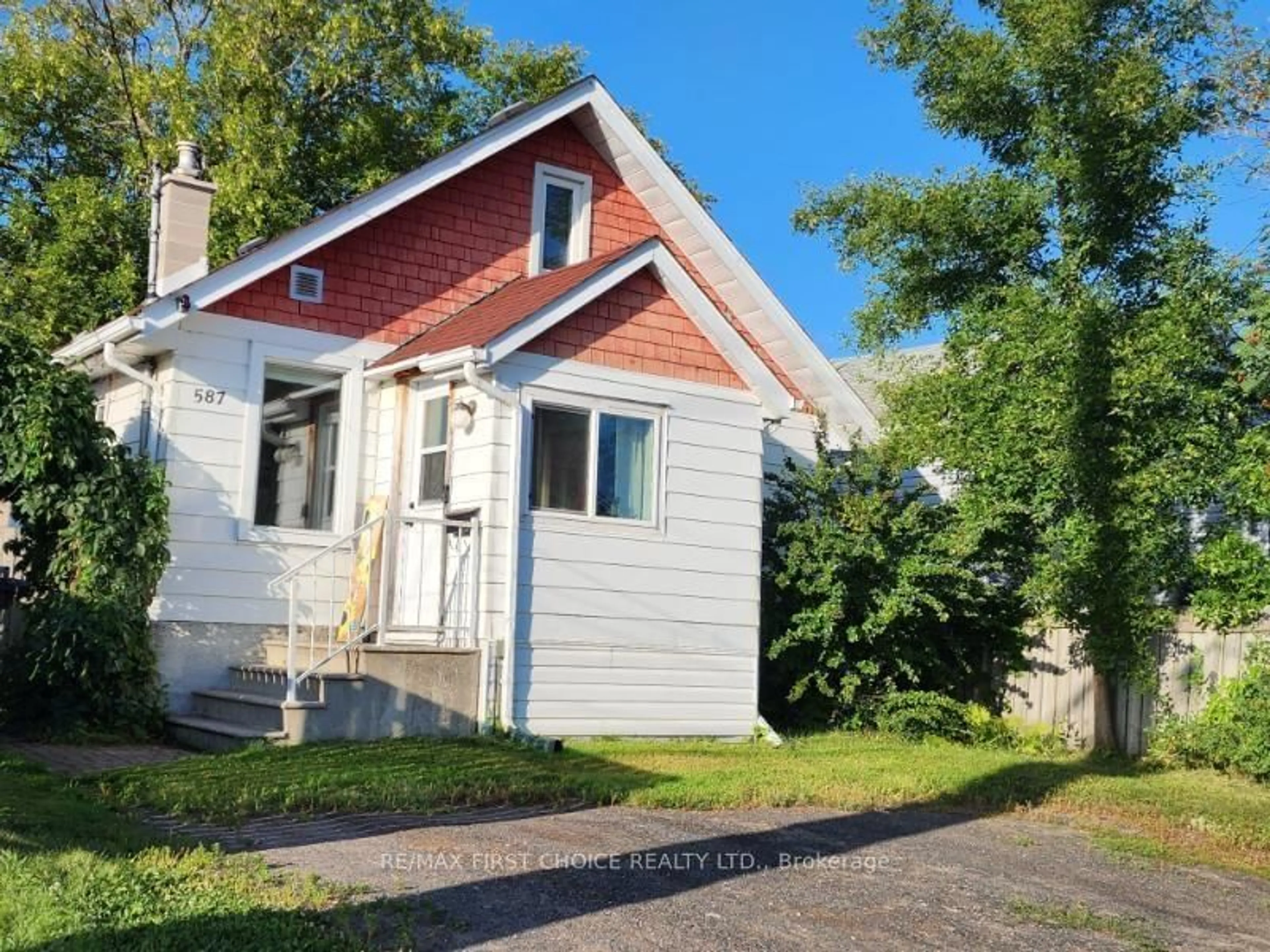Unknown for 587 Tupper St, Thunder Bay Ontario P7A 4A1