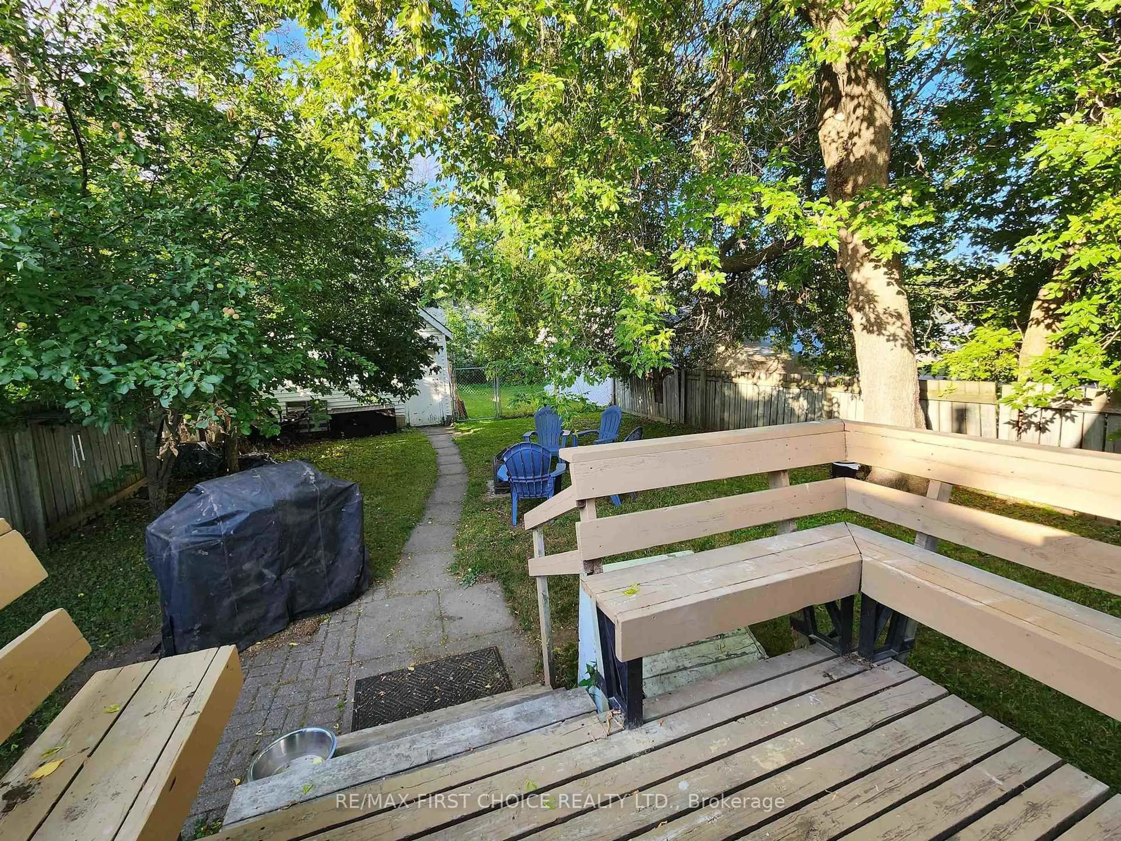 Patio, street for 587 Tupper St, Thunder Bay Ontario P7A 4A1