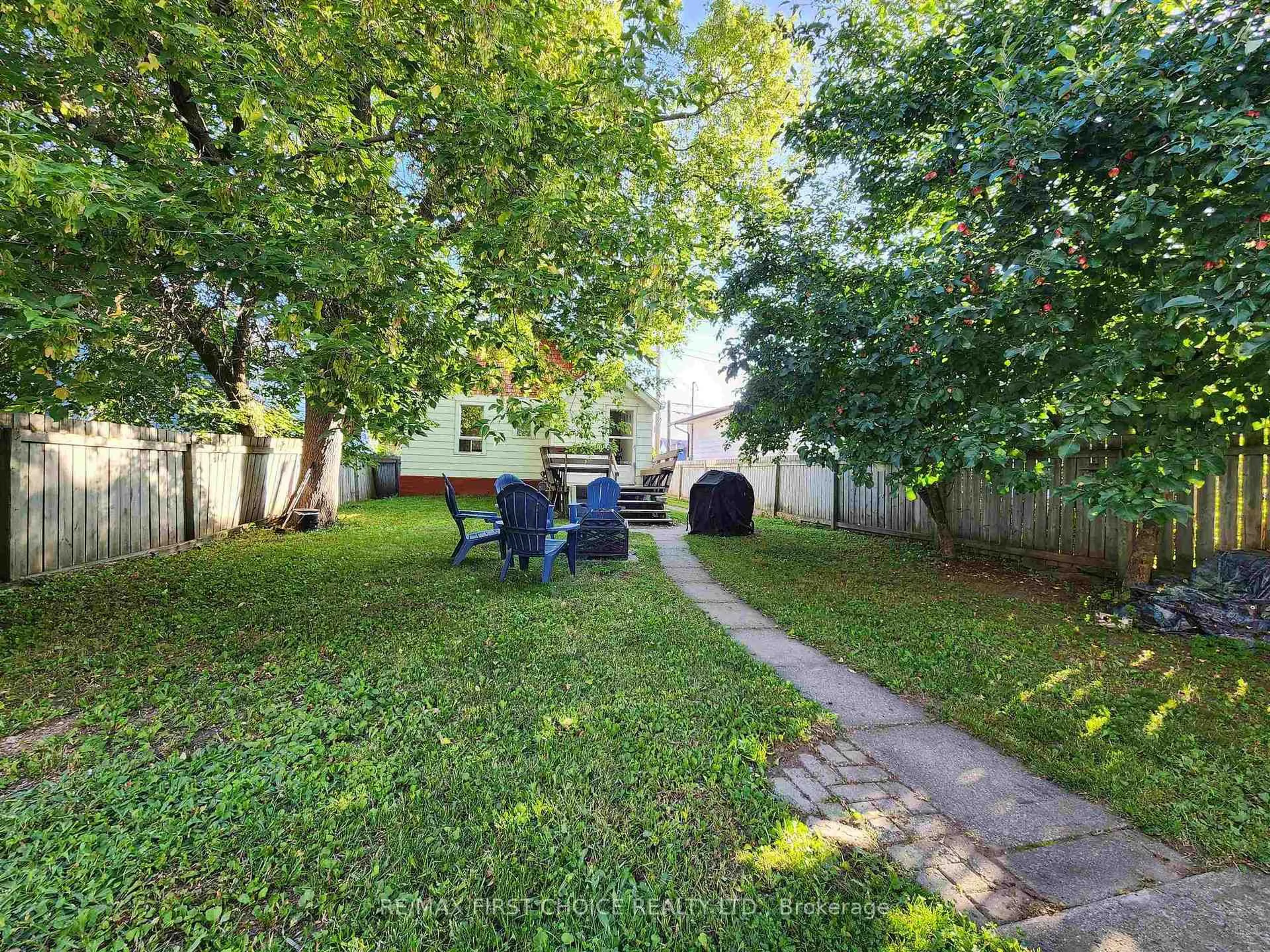 Patio, street for 587 Tupper St, Thunder Bay Ontario P7A 4A1