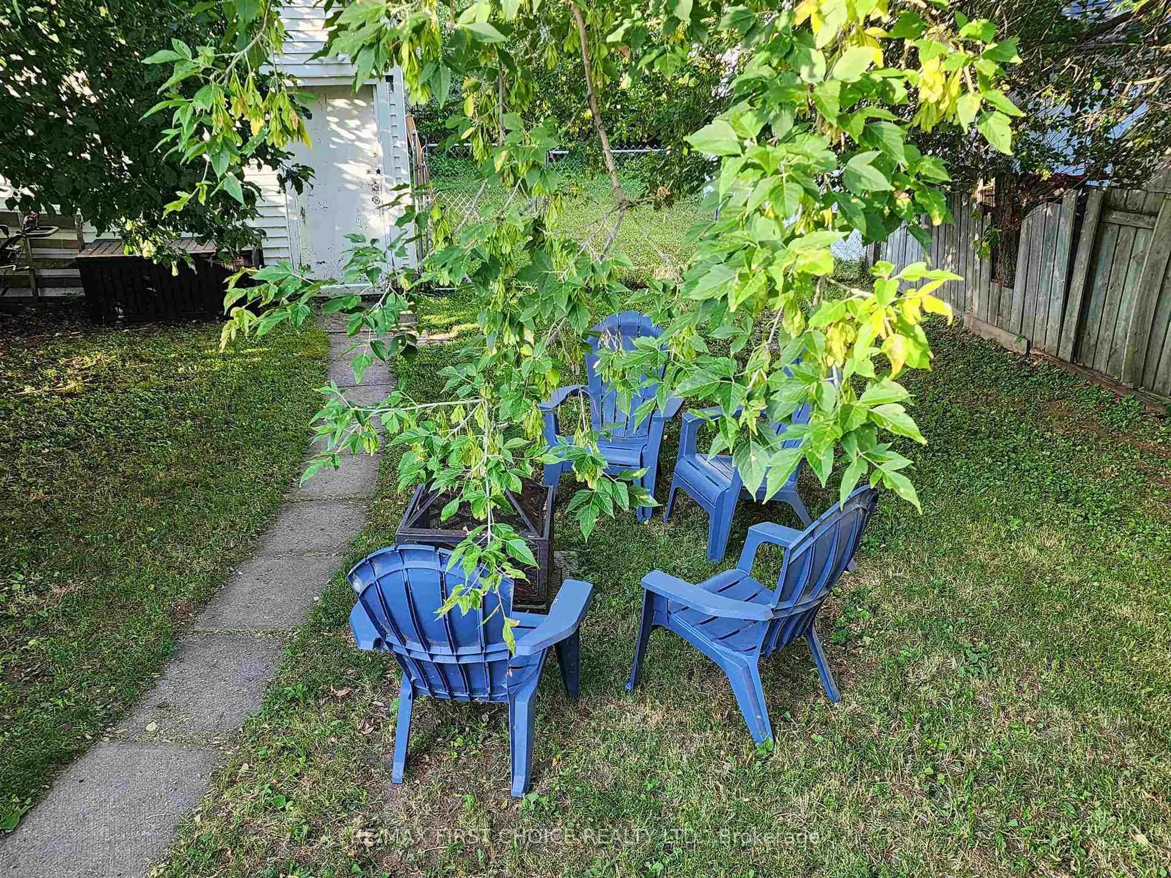 Patio, street for 587 Tupper St, Thunder Bay Ontario P7A 4A1