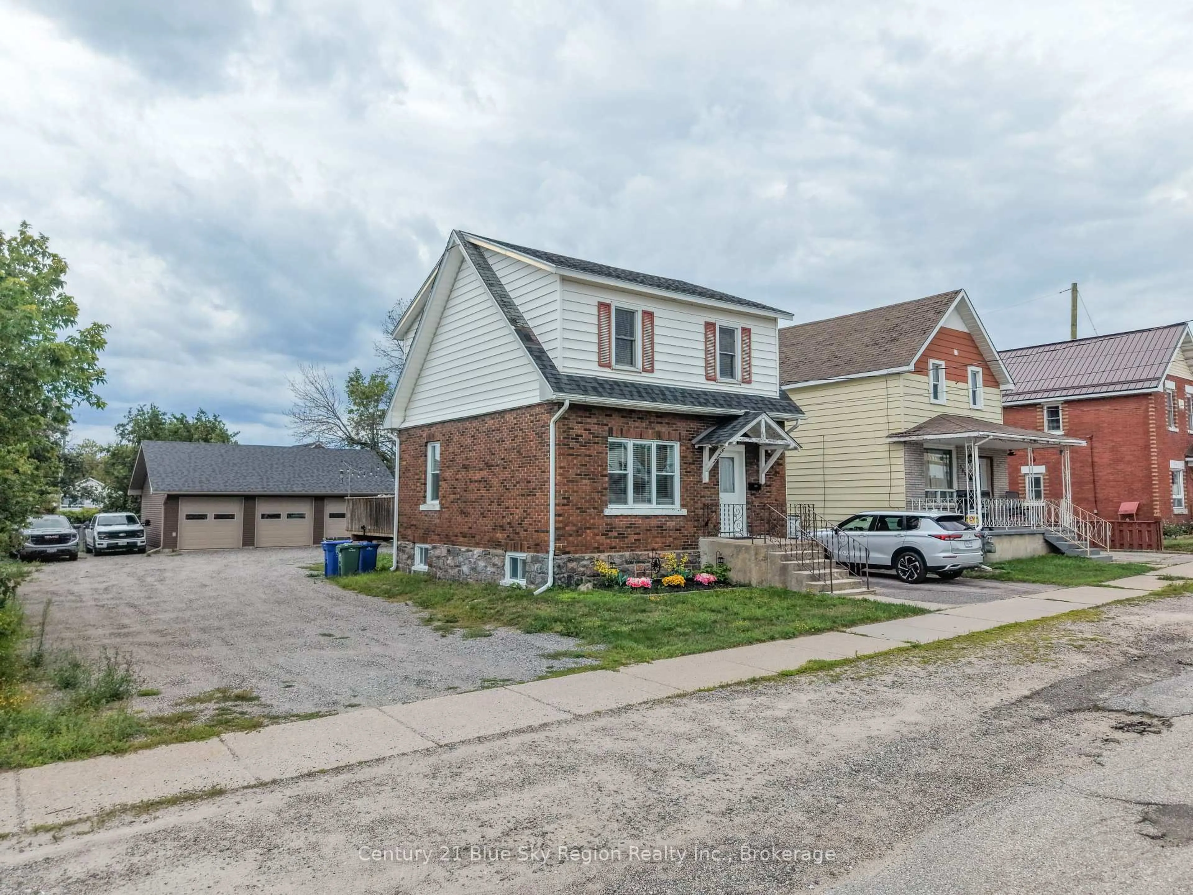 Home with brick exterior material, street for 577 Douglas St, North Bay Ontario P1B 5N7
