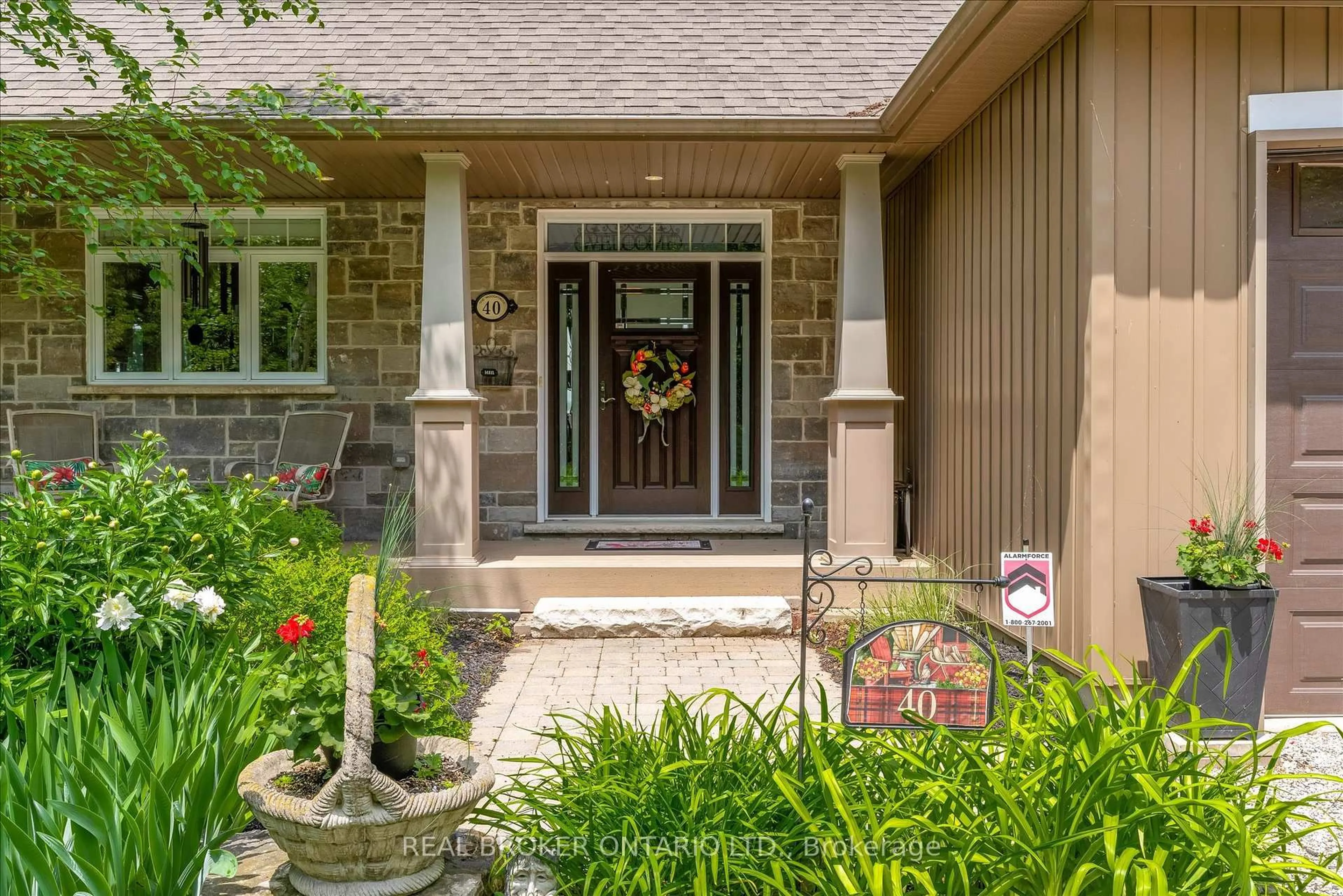 Indoor entryway for 40 Third Line Rd, Centre Wellington Ontario N1M 2W4