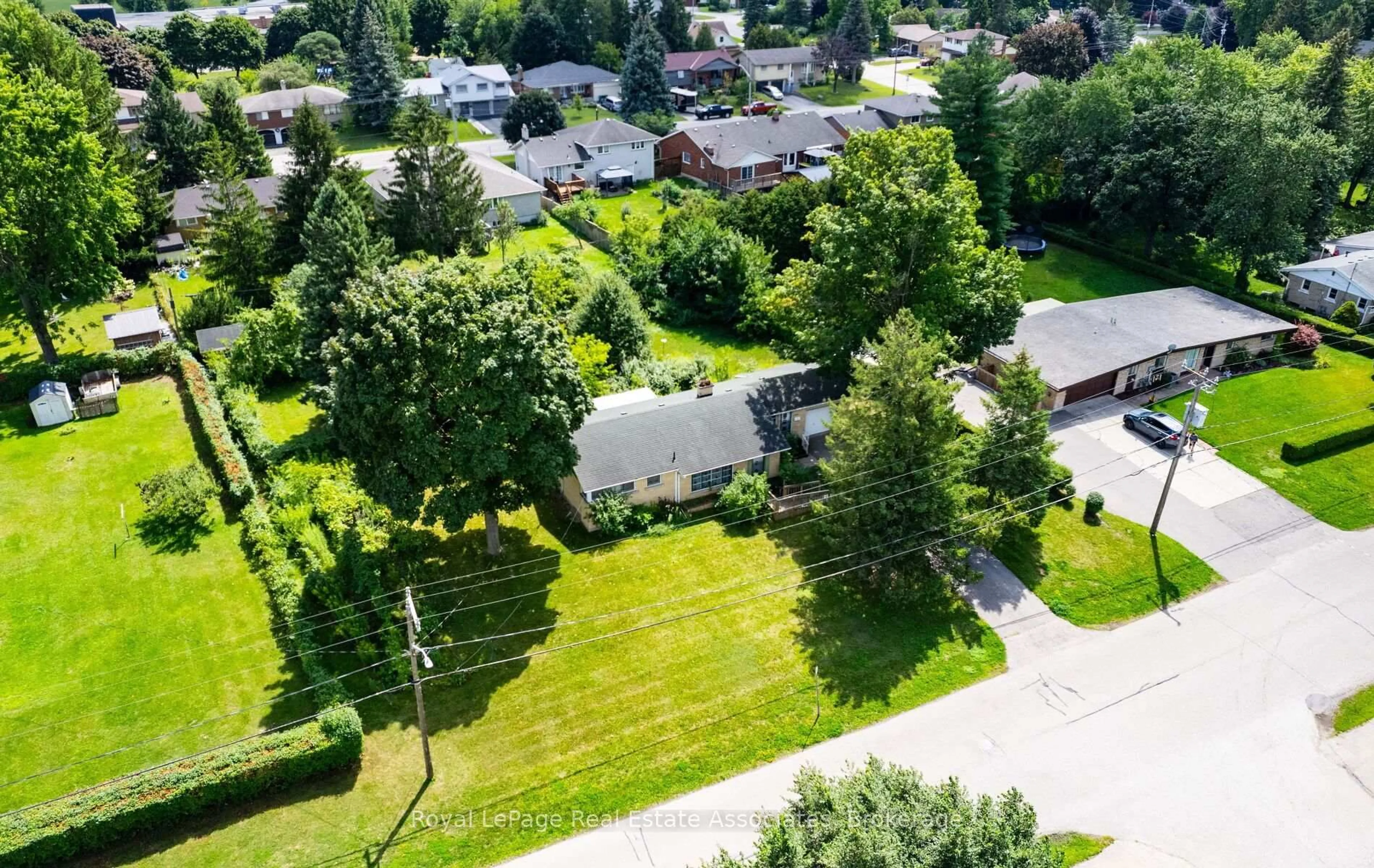 A pic from outside/outdoor area/front of a property/back of a property/a pic from drone, street for 27 Rothsay Ave, Kitchener Ontario N2B 3A2