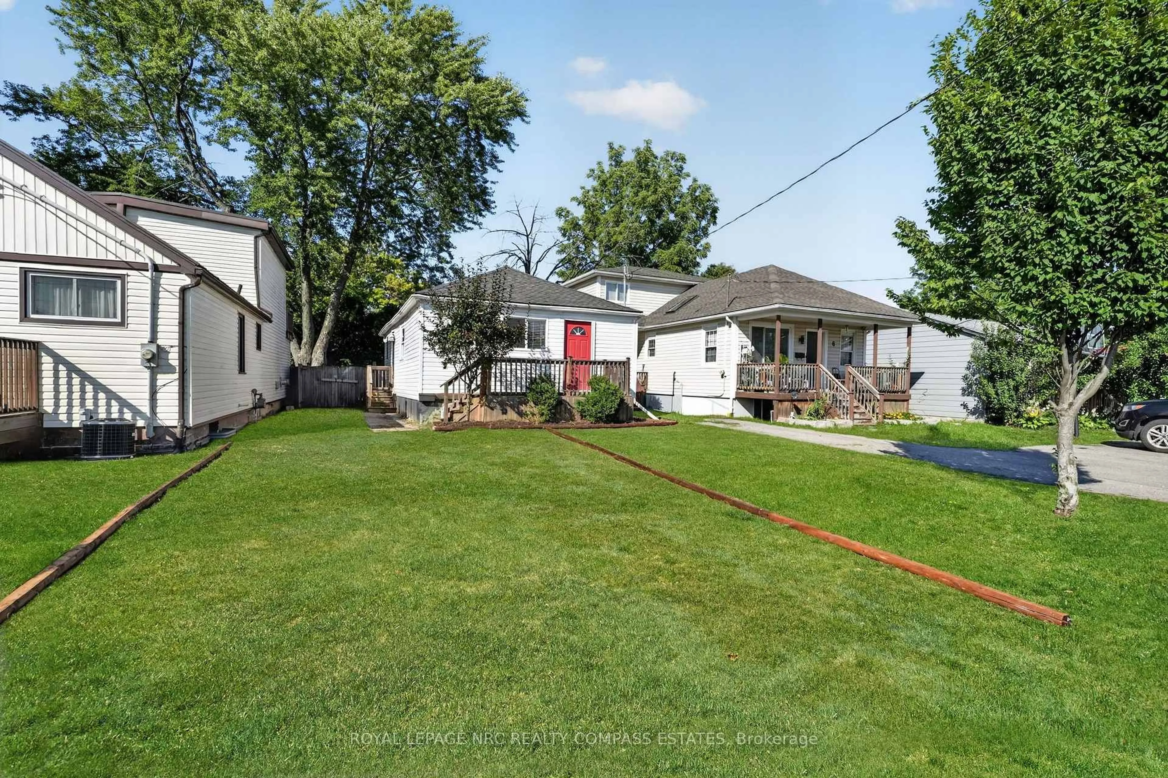 A pic from outside/outdoor area/front of a property/back of a property/a pic from drone, street for 8 David St, St. Catharines Ontario L2S 1C2