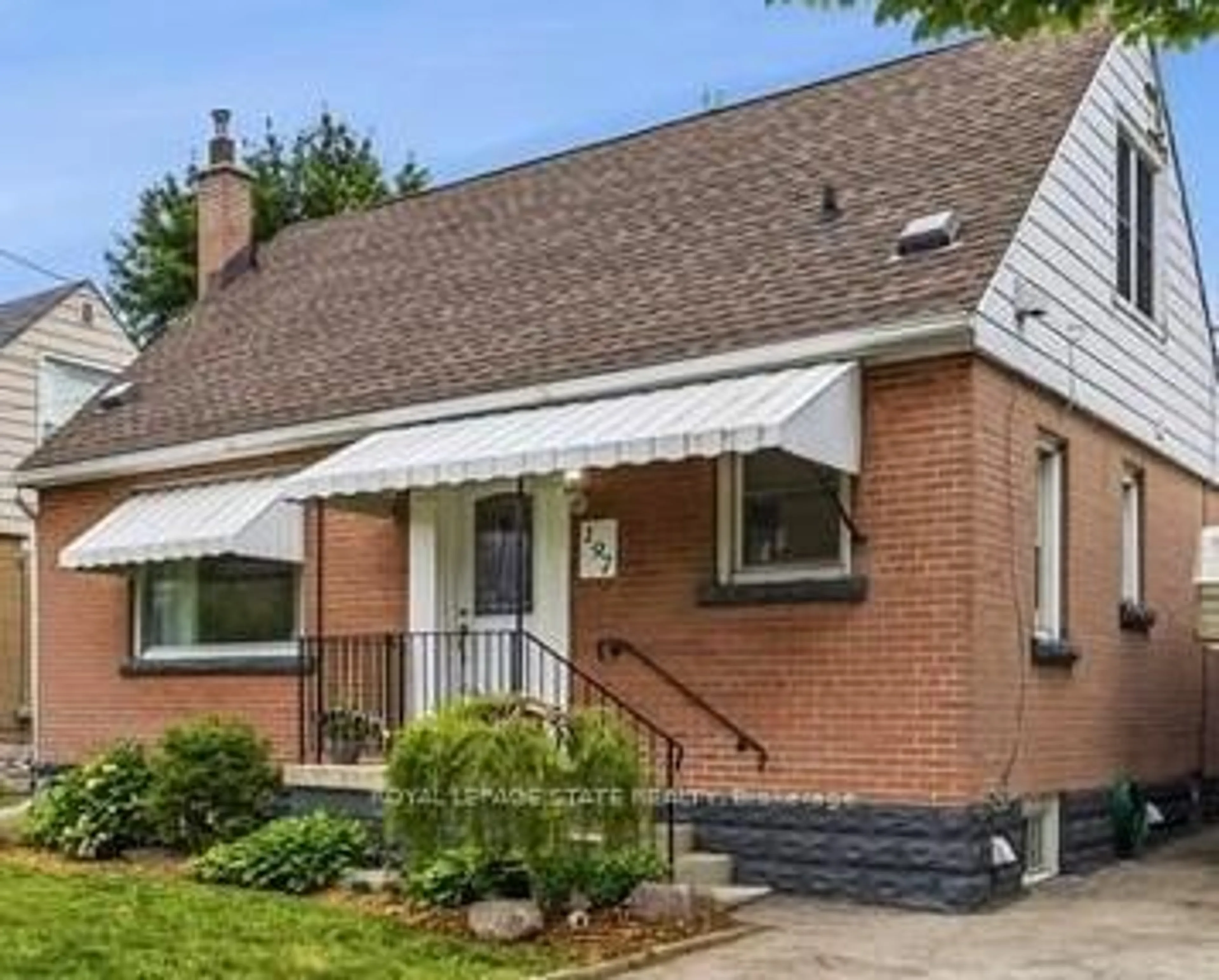 Home with brick exterior material, street for 197 East 12th St, Hamilton Ontario L9A 3X5