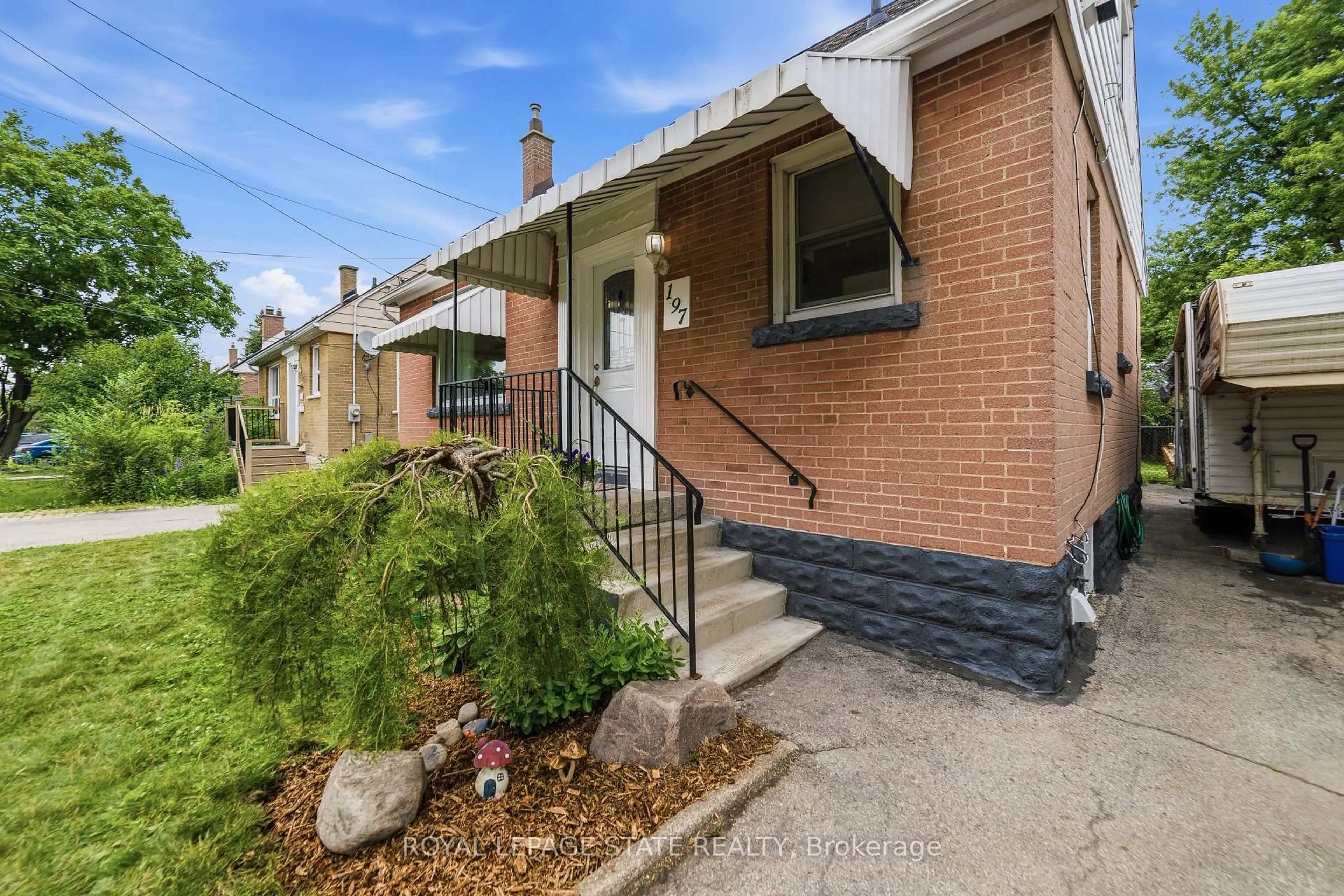 Home with brick exterior material, street for 197 East 12th St, Hamilton Ontario L9A 3X5