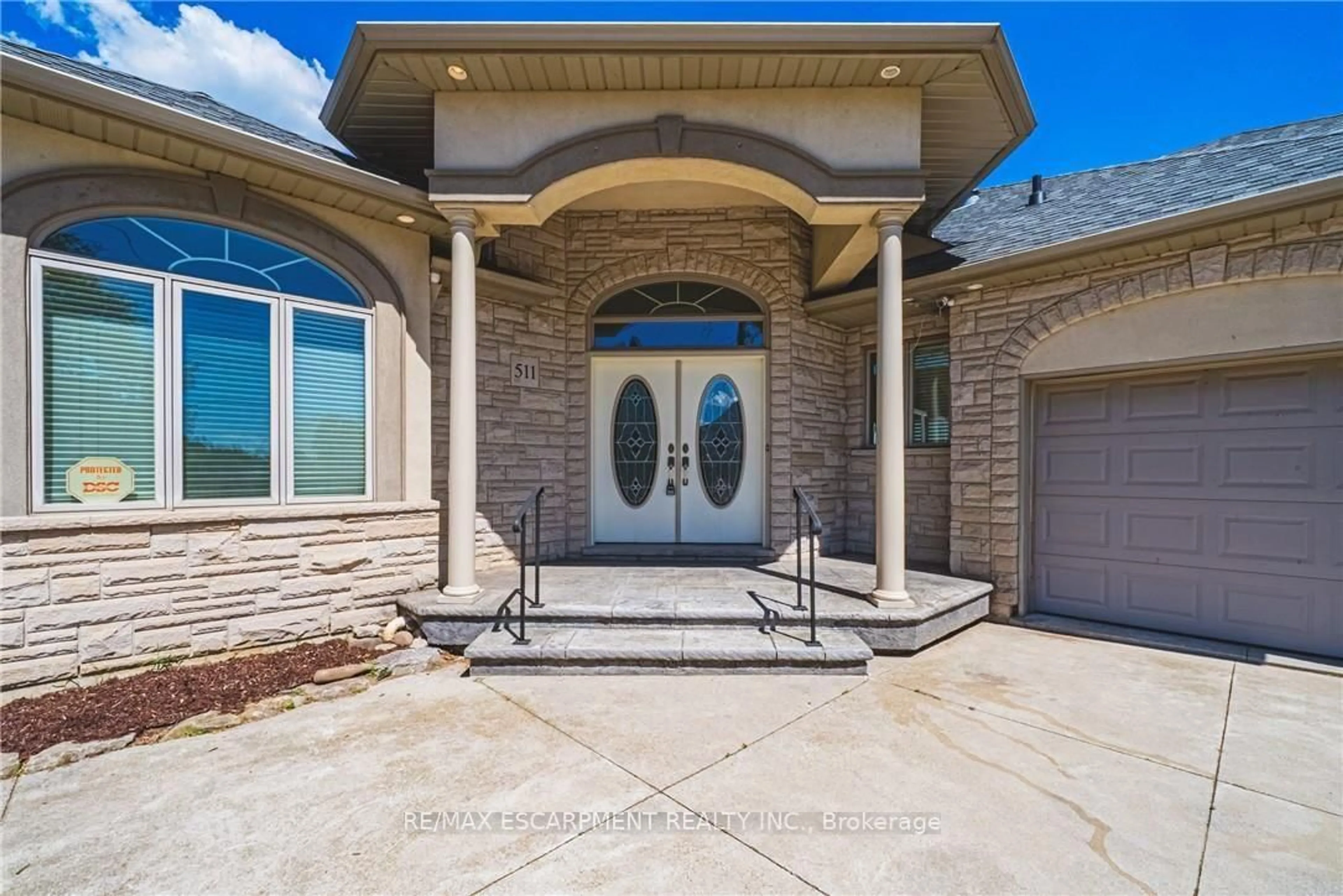 Indoor entryway for 511 Glover Rd, Hamilton Ontario L8E 5C6