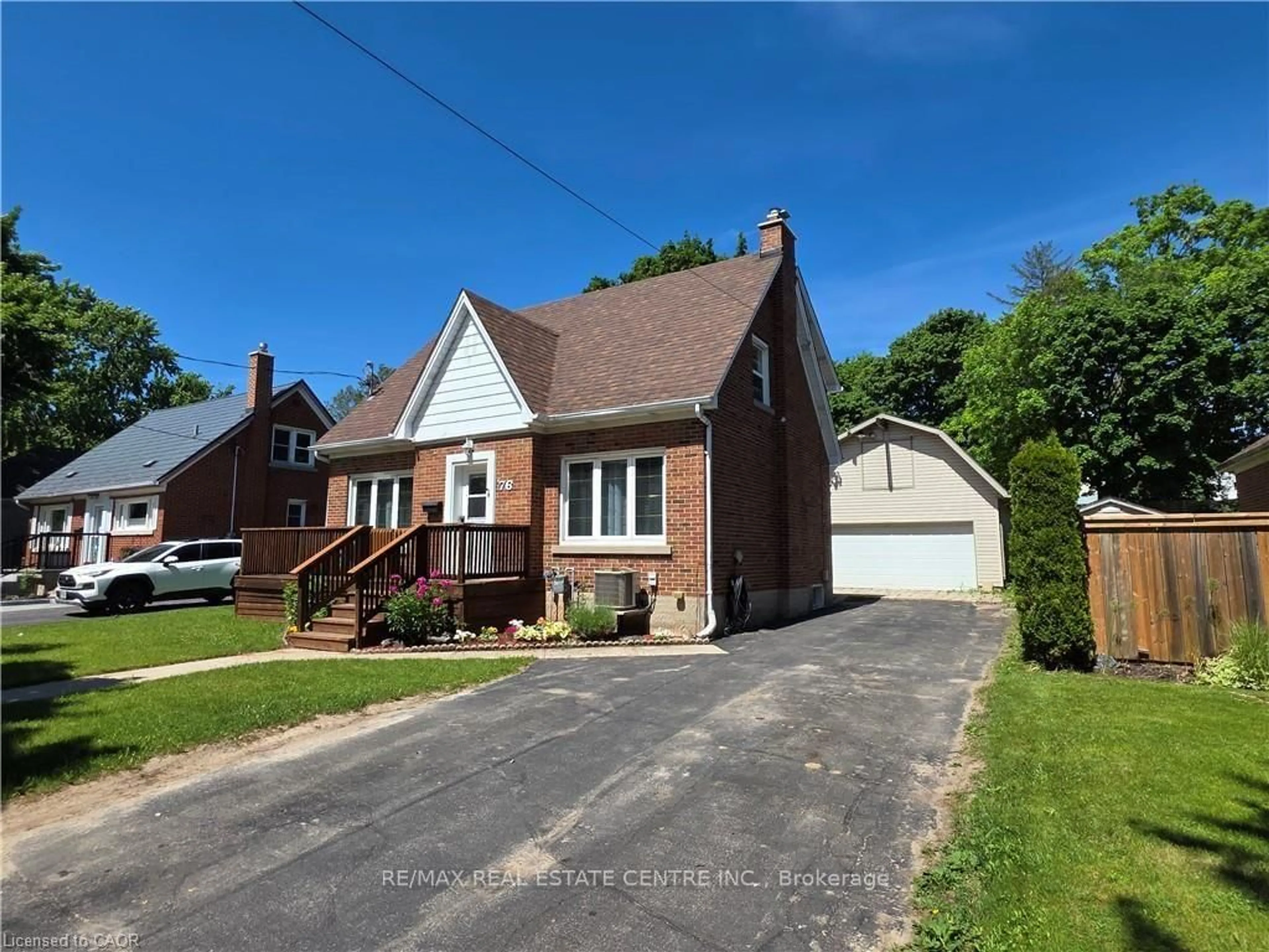 A pic from outside/outdoor area/front of a property/back of a property/a pic from drone, street for 76 Brentwood Ave, Kitchener Ontario N2H 2C8