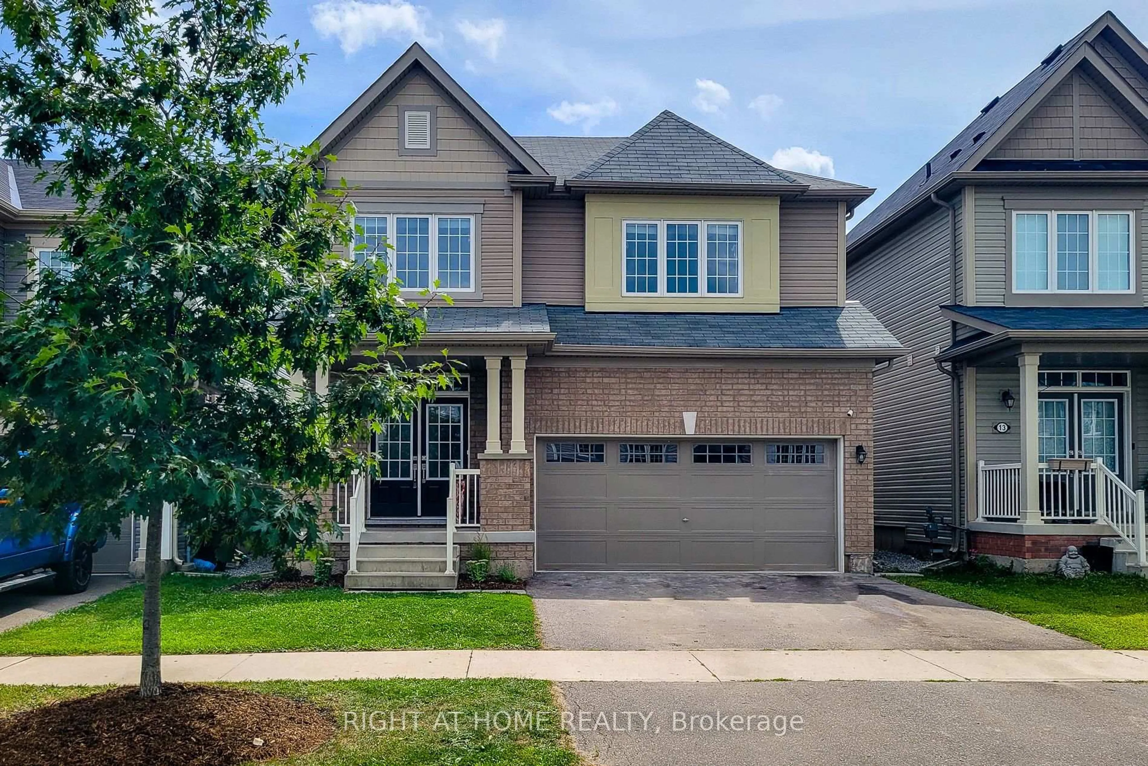 Home with brick exterior material, street for 11 Esther Cres, Thorold Ontario L3B 0E9