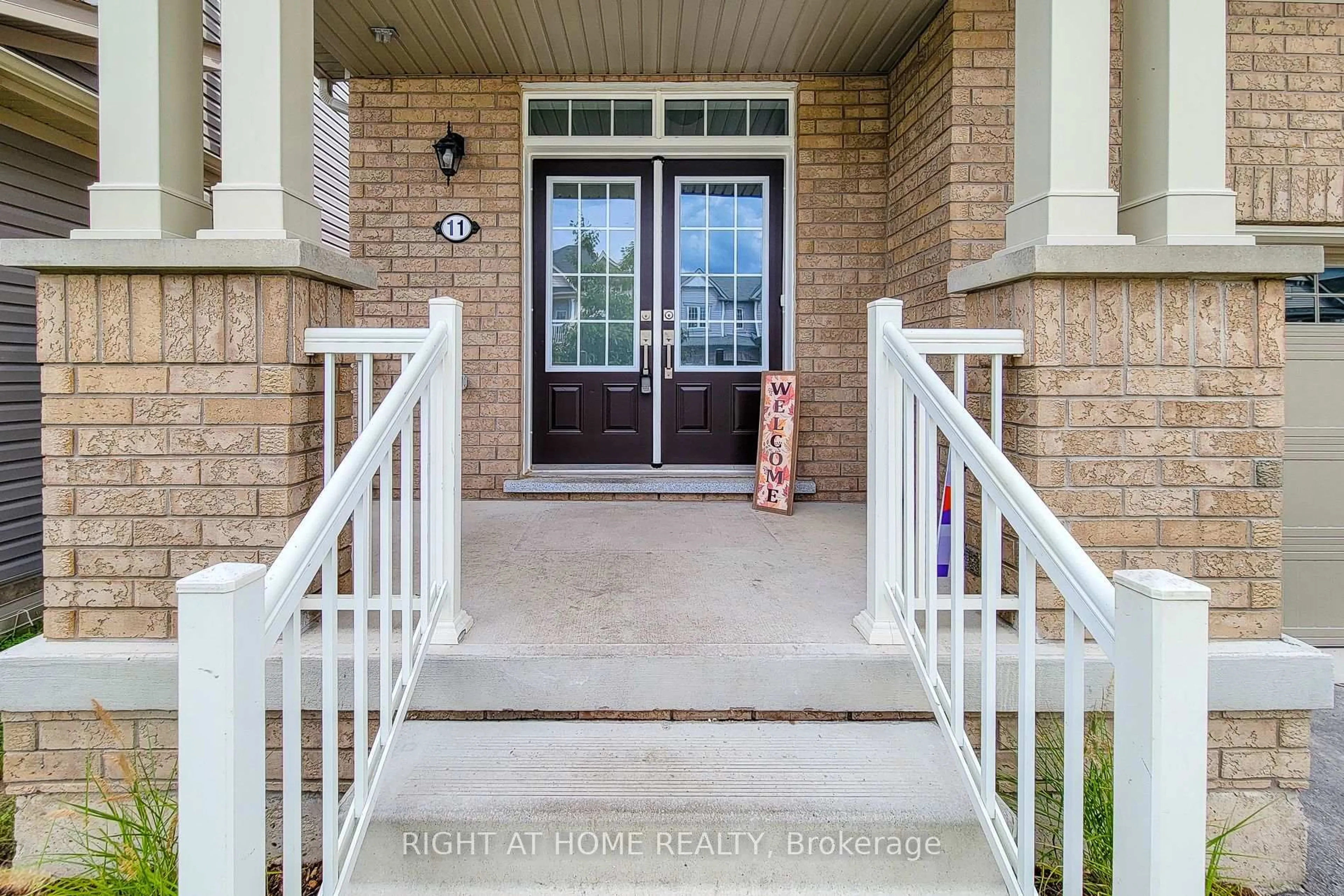 Indoor entryway for 11 Esther Cres, Thorold Ontario L3B 0E9
