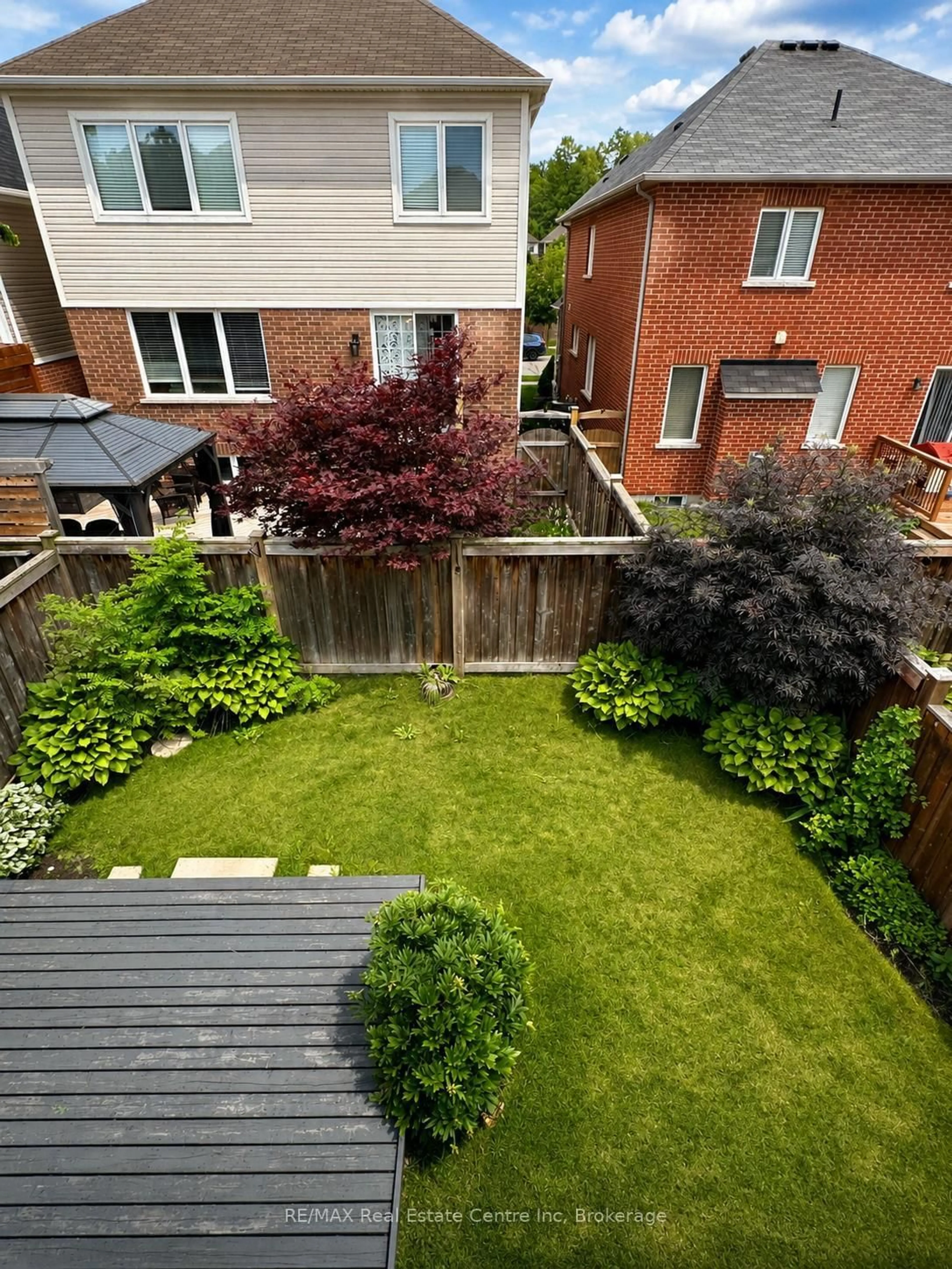 Patio, street for 366 Apple Hill Cres Cres, Kitchener Ontario N2R 0E8
