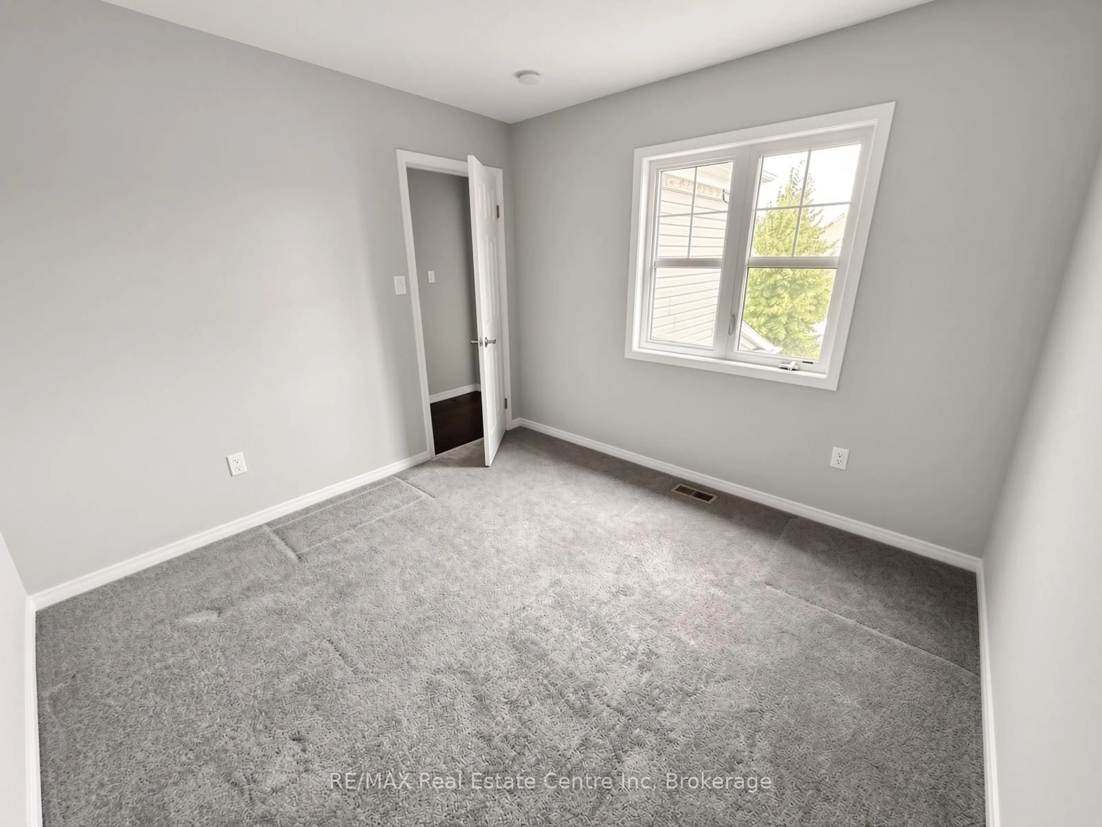 A pic of a room for 366 Apple Hill Cres, Kitchener Ontario N2R 0E8