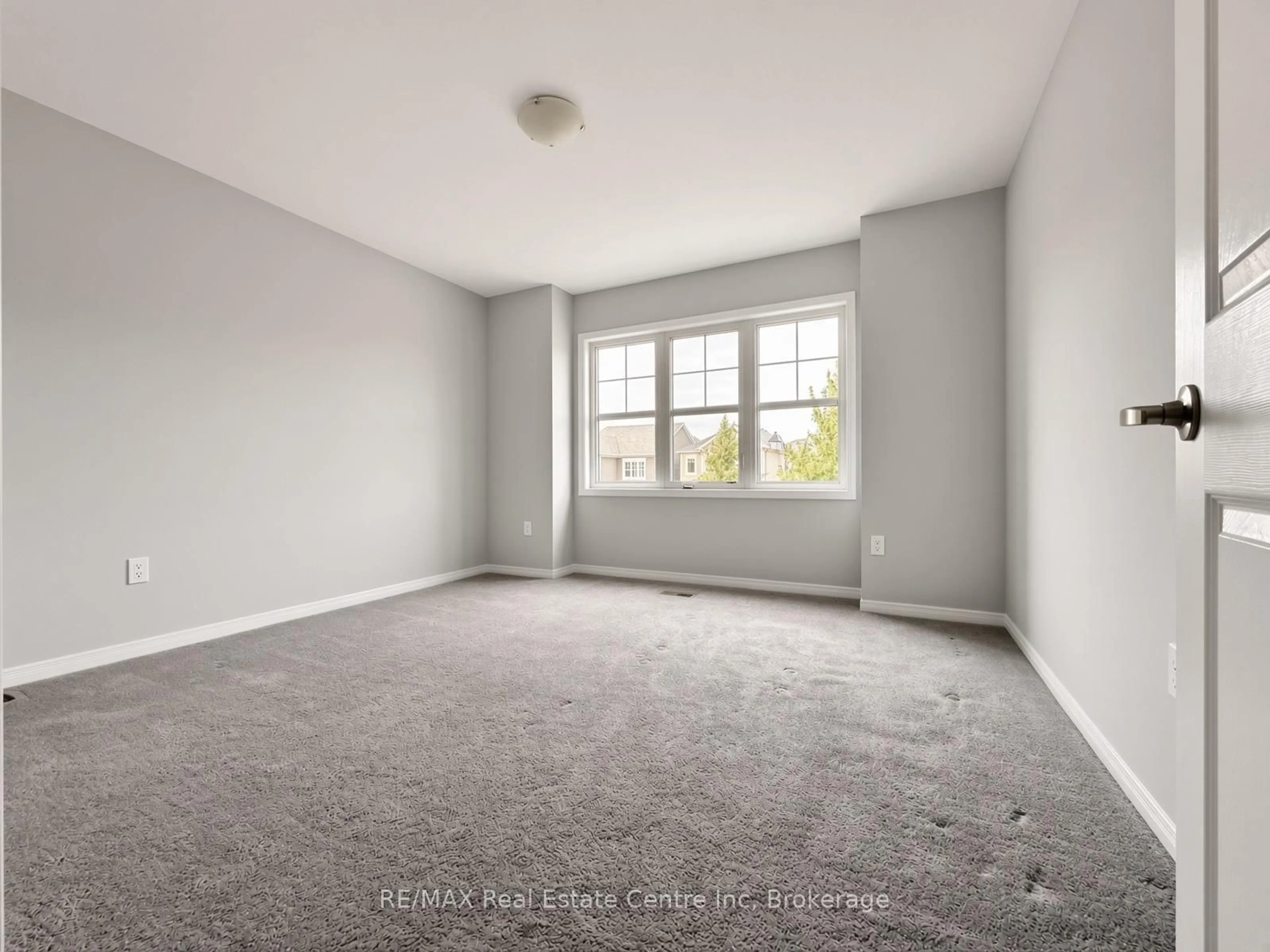 A pic of a room for 366 Apple Hill Cres, Kitchener Ontario N2R 0E8