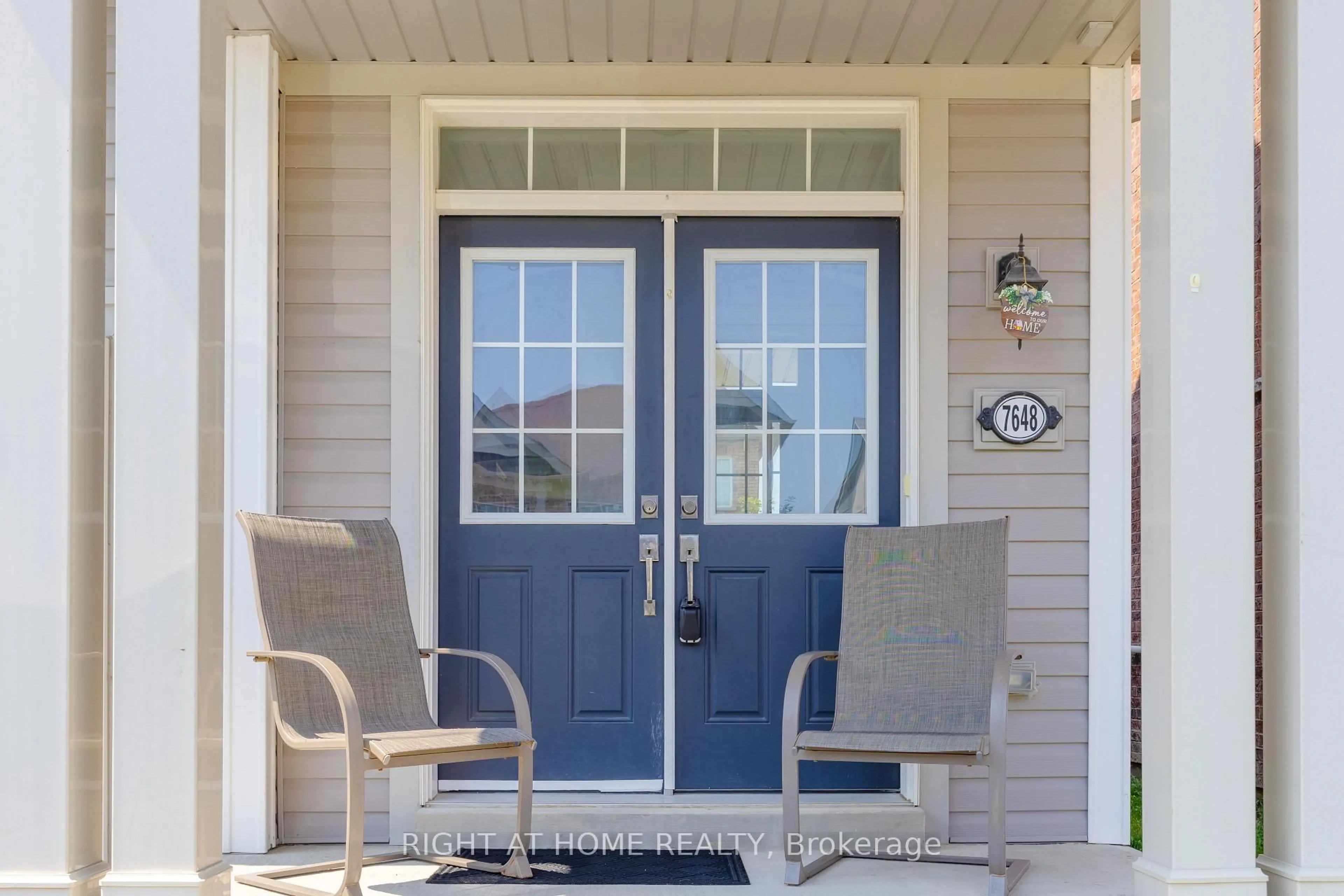 Indoor entryway for 7648 Hackberry Tr, Niagara Falls Ontario L2H 3R5