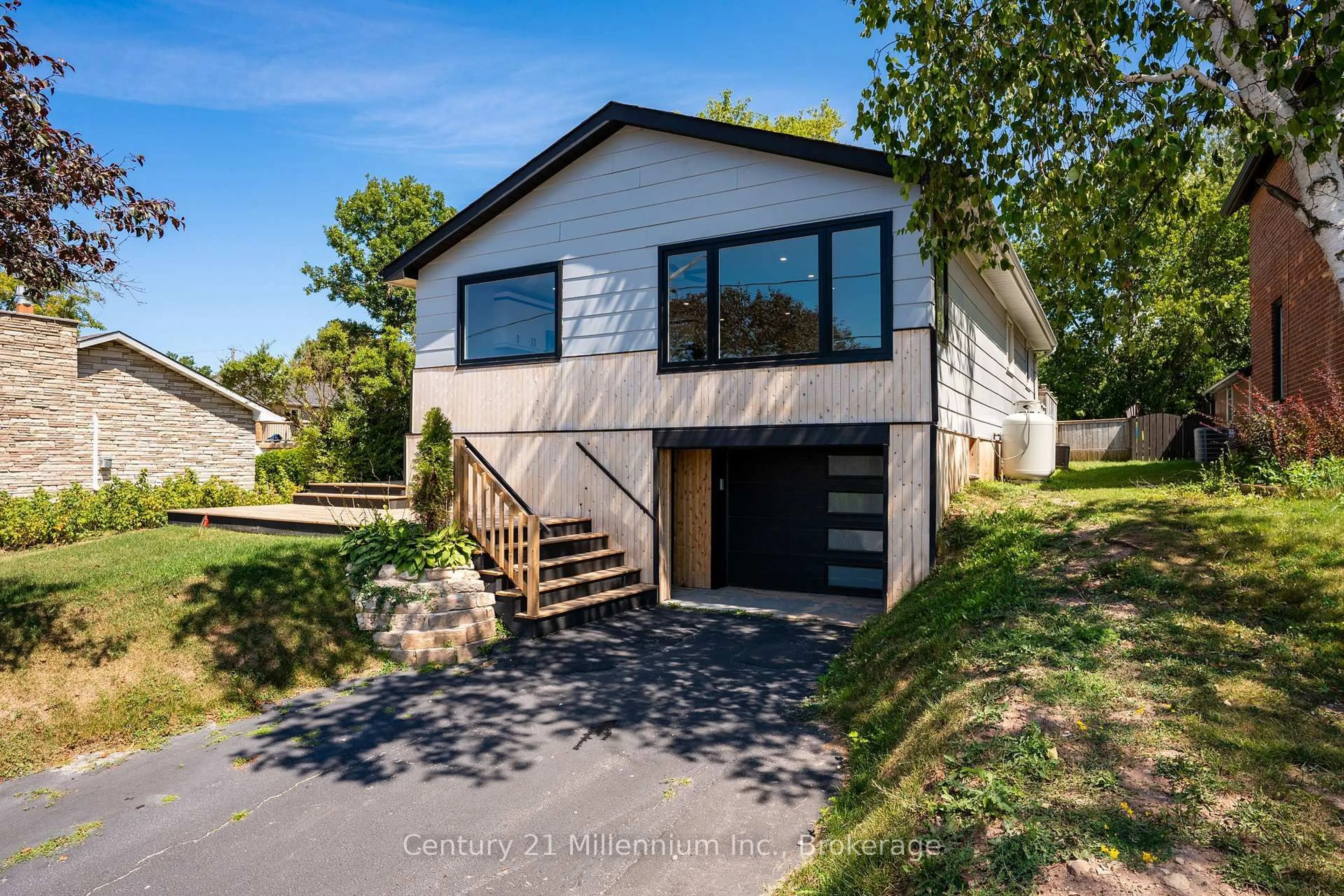 Home with vinyl exterior material, street for 873 9th Ave, Owen Sound Ontario N4K 3E8