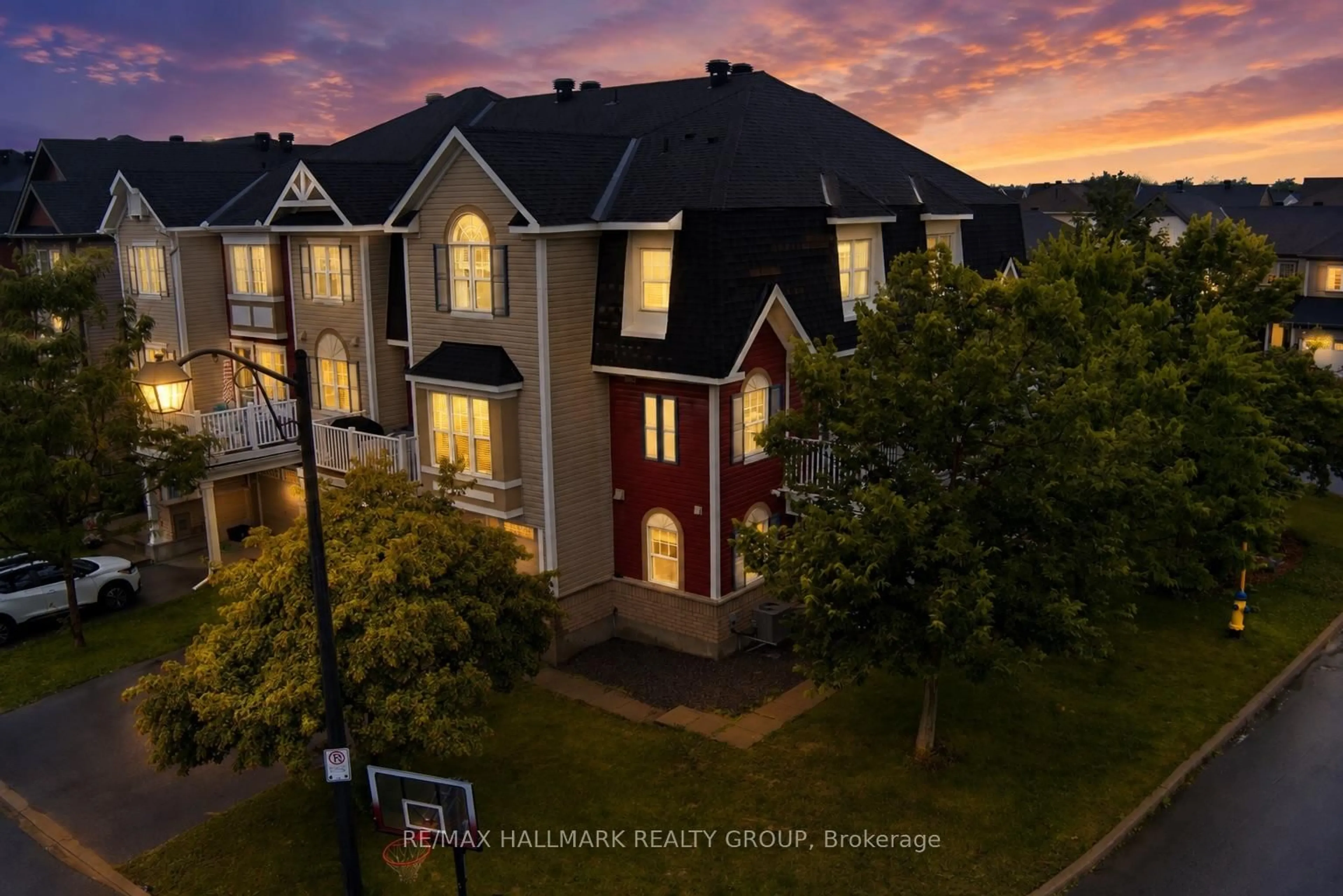 A pic from outside/outdoor area/front of a property/back of a property/a pic from drone, unknown for 588 Foxlight Circ, Ottawa Ontario K2M 0L9