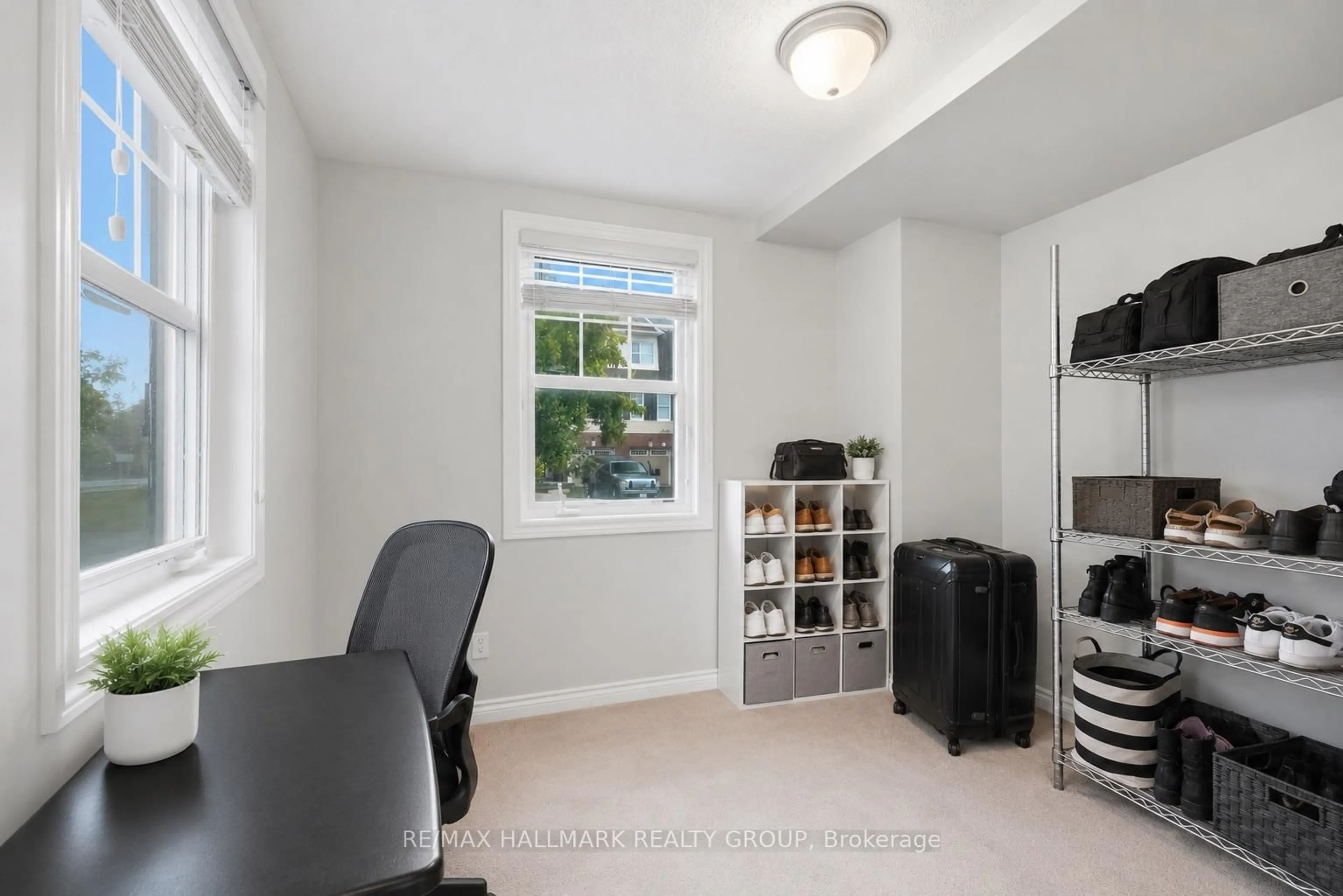 A pic of a room for 588 Foxlight Circ, Ottawa Ontario K2M 0L9
