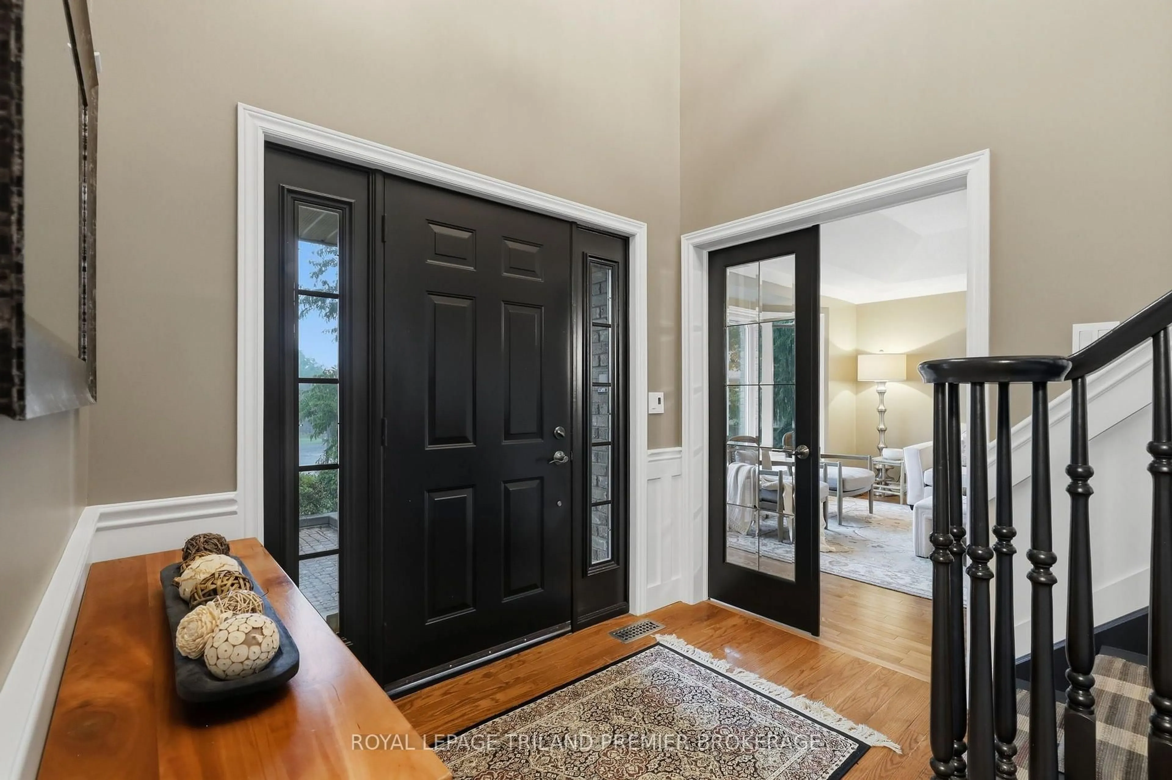 Indoor entryway for 39 Hutchinson Pl, Woodstock Ontario N4S 8V9