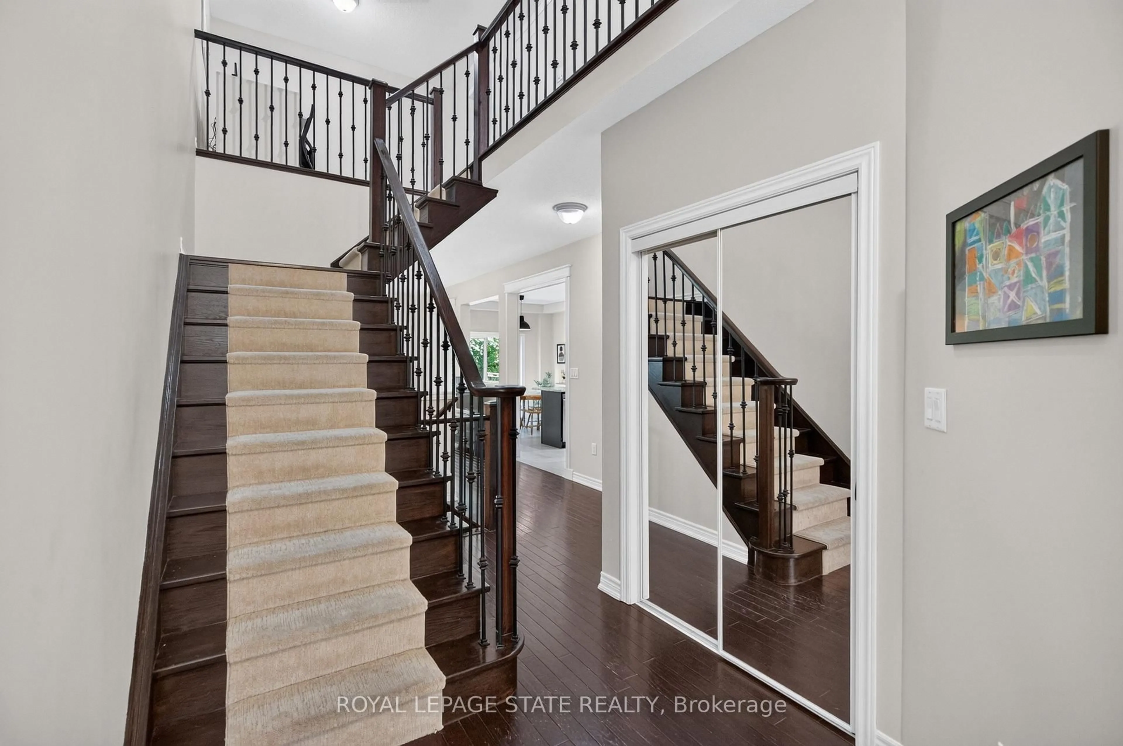 Indoor entryway for 82 Maplevale Dr, Hamilton Ontario L9G 0C5