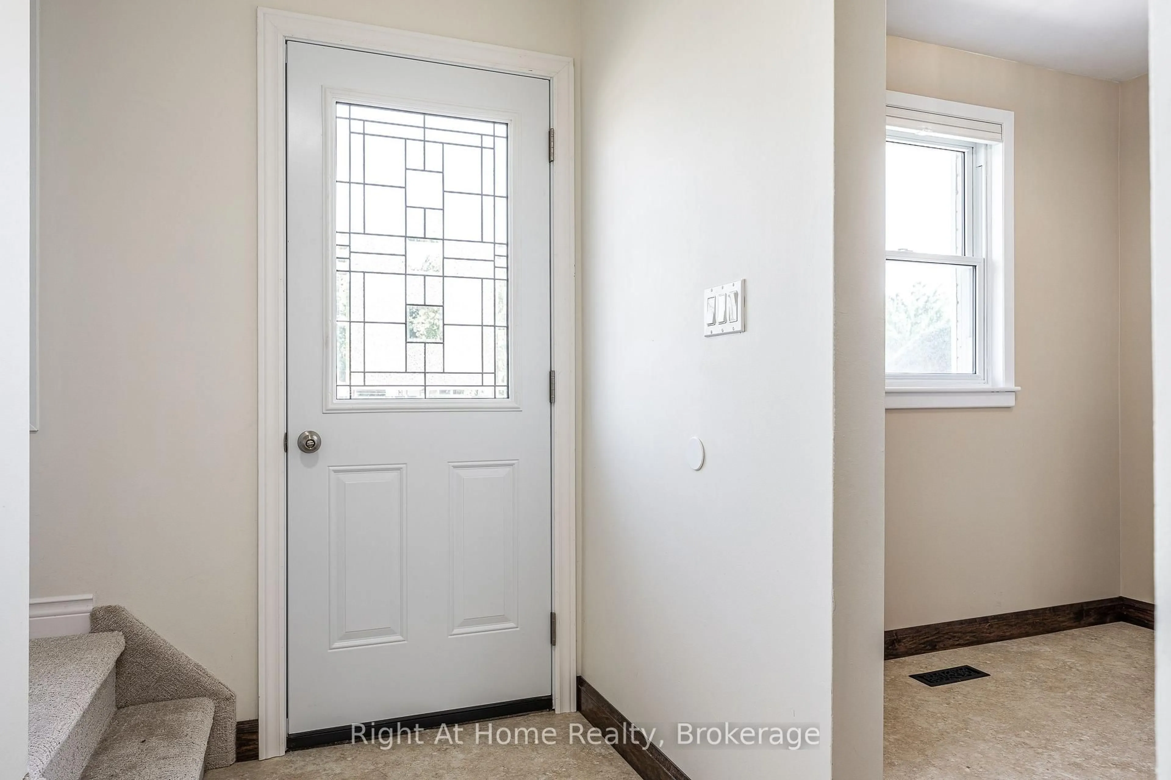 Indoor entryway for 65 Maple Ave, Stratford Ontario N5A 7C3