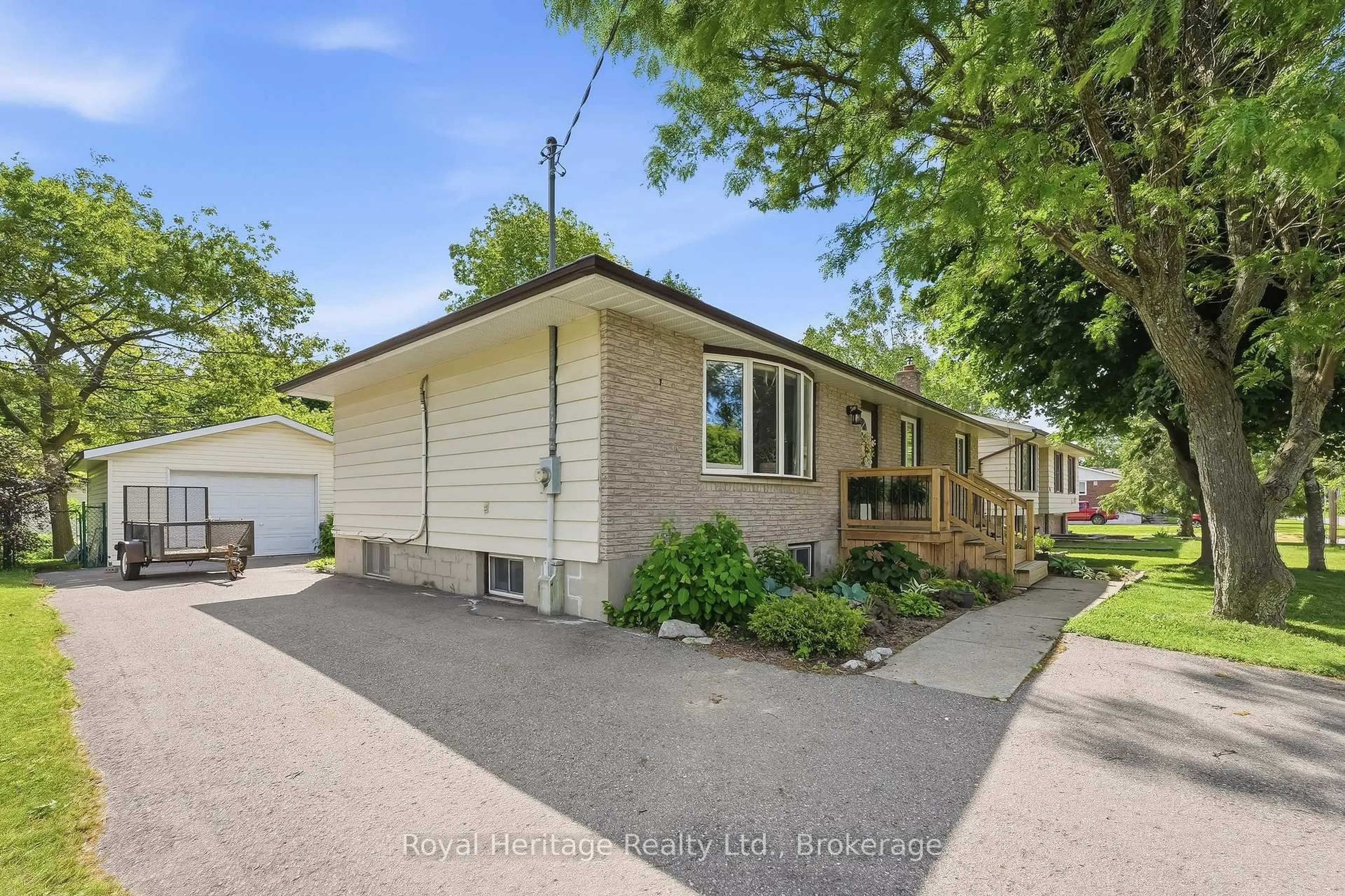 A pic from outside/outdoor area/front of a property/back of a property/a pic from drone, street for 93 Division St, Brighton Ontario K0K 1H0