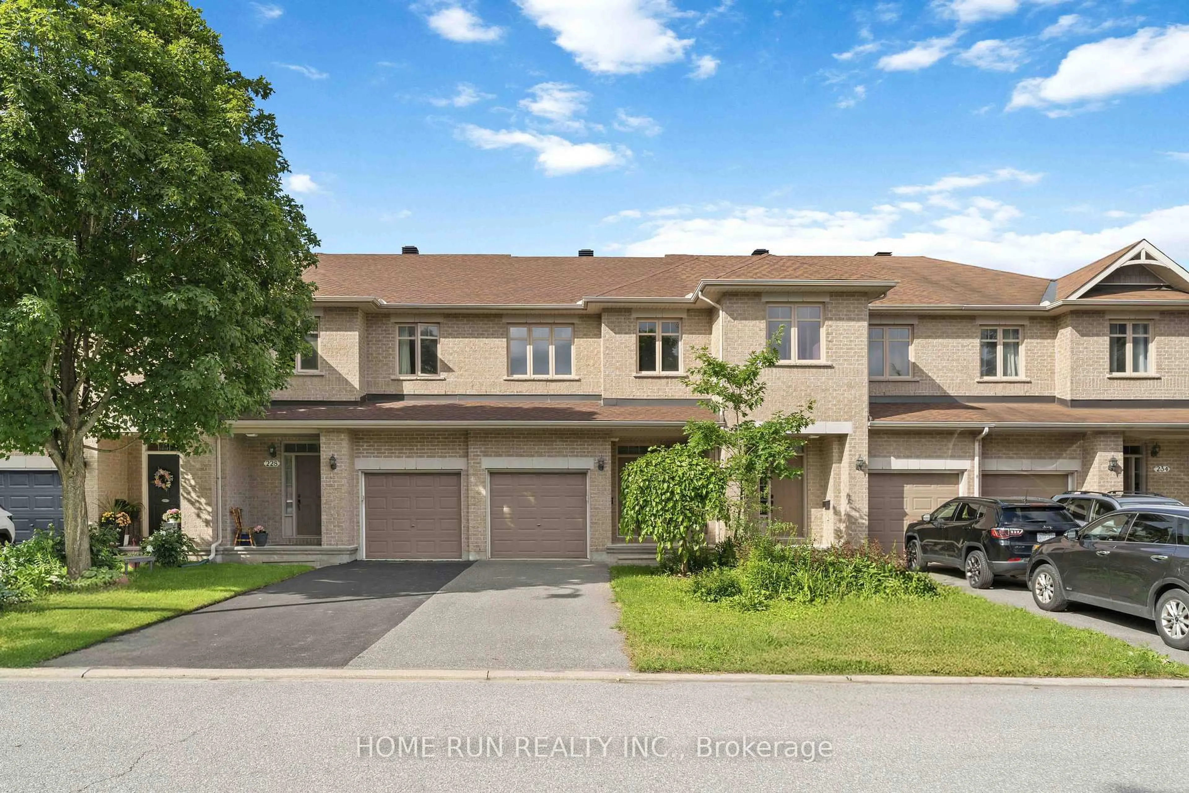 A pic from outside/outdoor area/front of a property/back of a property/a pic from drone, unknown for 230 Badgeley Ave, Ottawa Ontario K2T 0A4