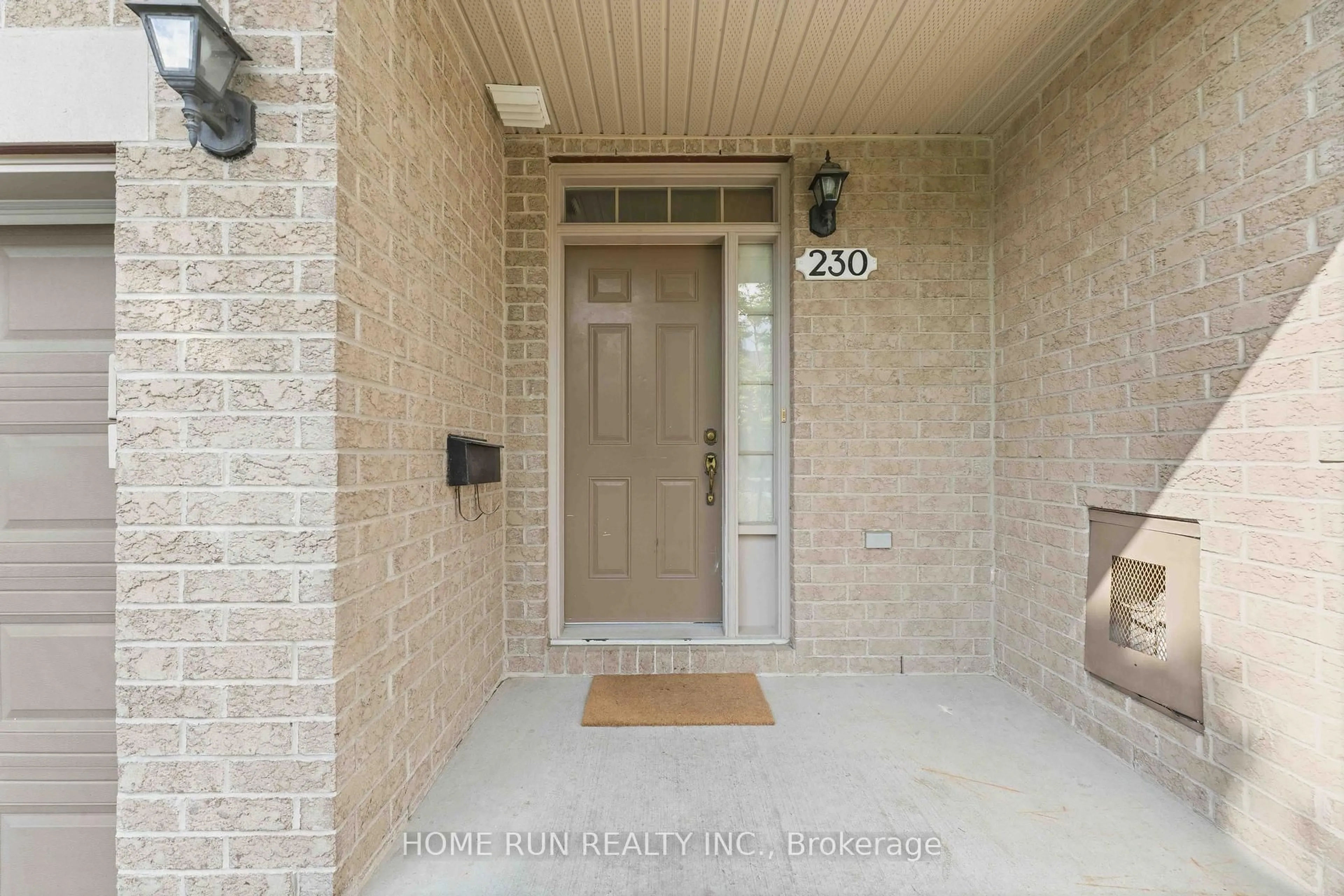 Indoor entryway for 230 Badgeley Ave, Ottawa Ontario K2T 0A4