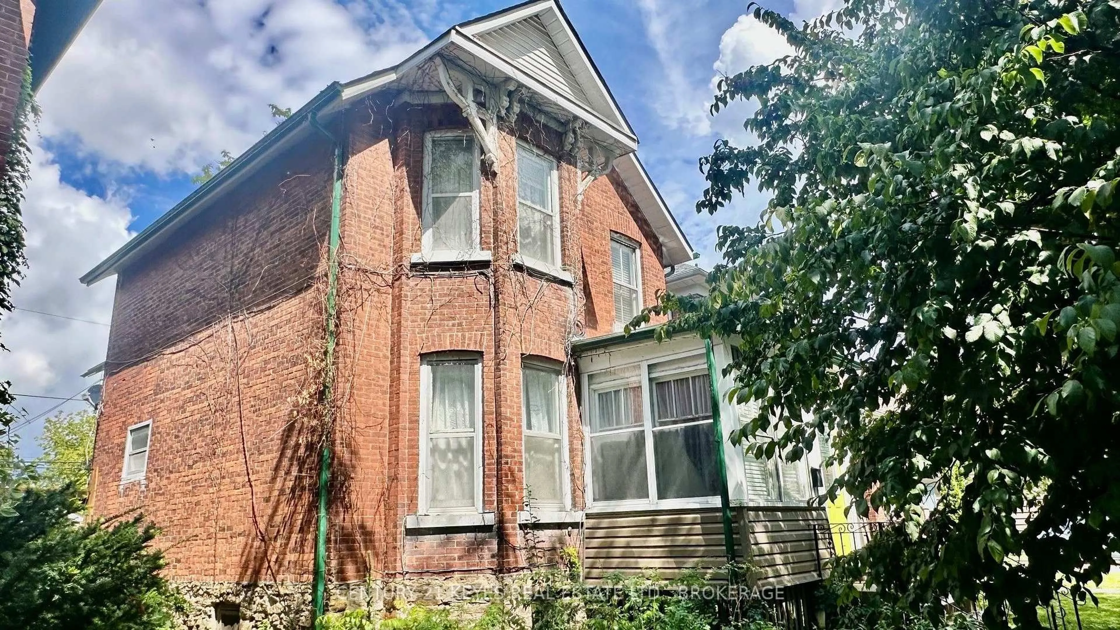 Home with brick exterior material, building for 216 Brock St, Gananoque Ontario K7G 1K4