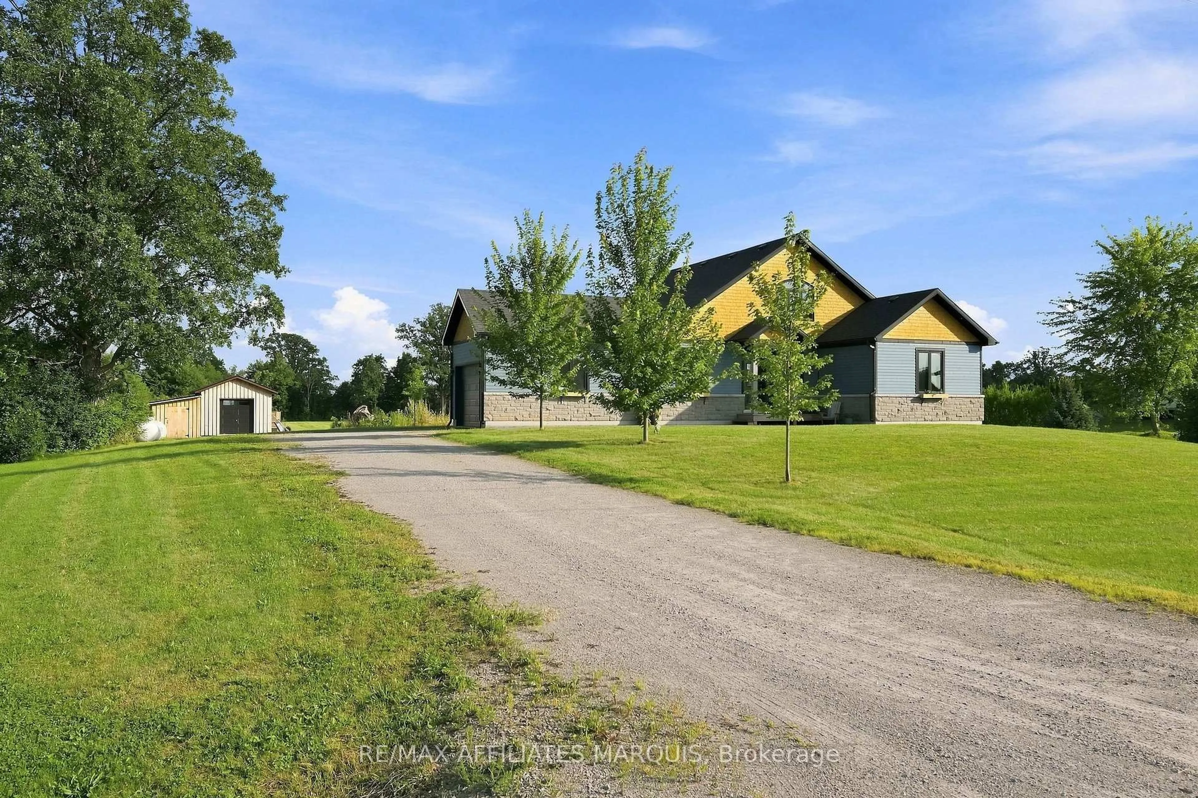 A pic from outside/outdoor area/front of a property/back of a property/a pic from drone, street for 179 Bristow Dr, Smiths Falls Ontario K7A 5B8