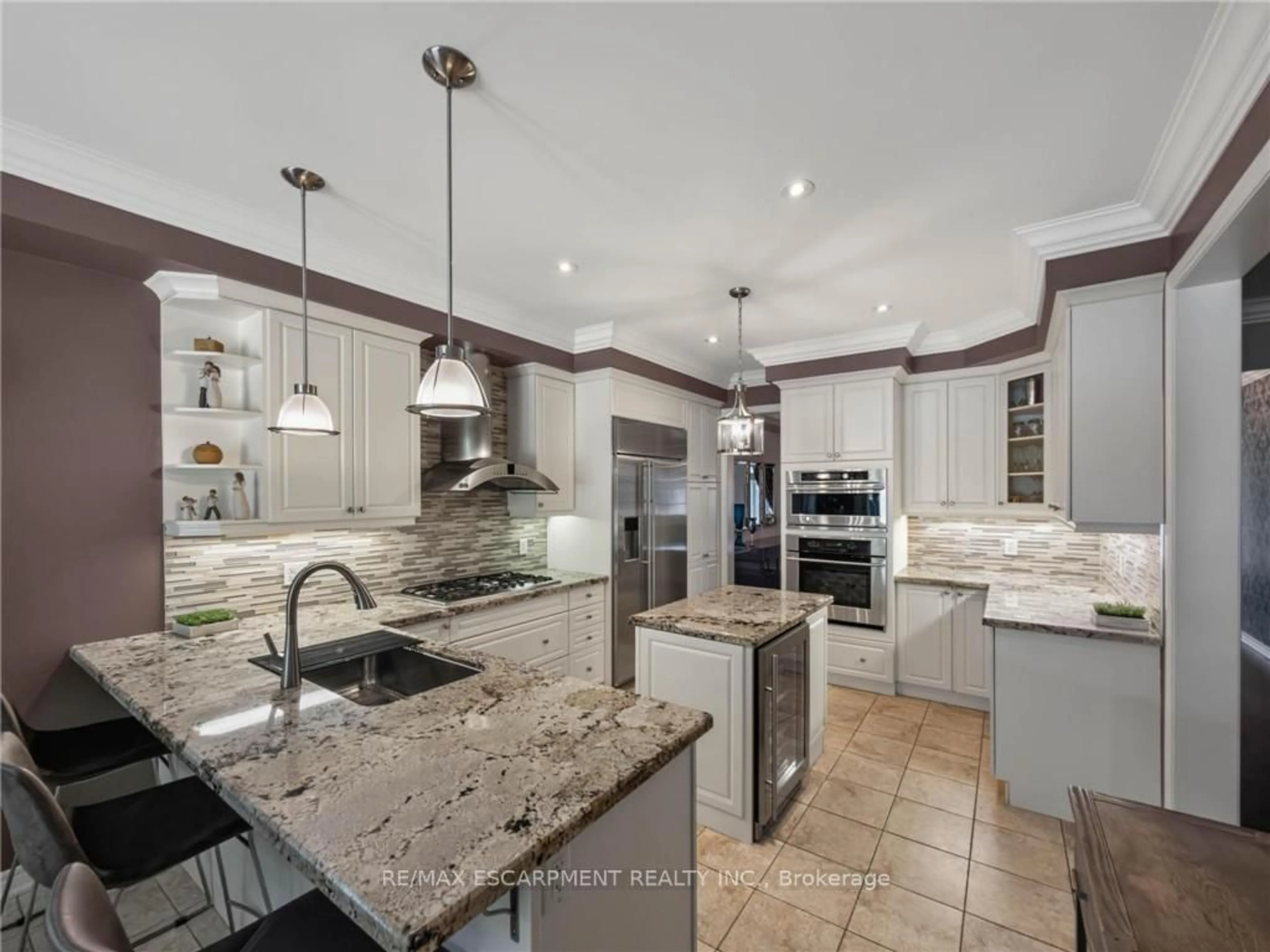 Open concept kitchen, ceramic/tile floor for 80 Sutherland Cres, Hamilton Ontario L9K 0G9